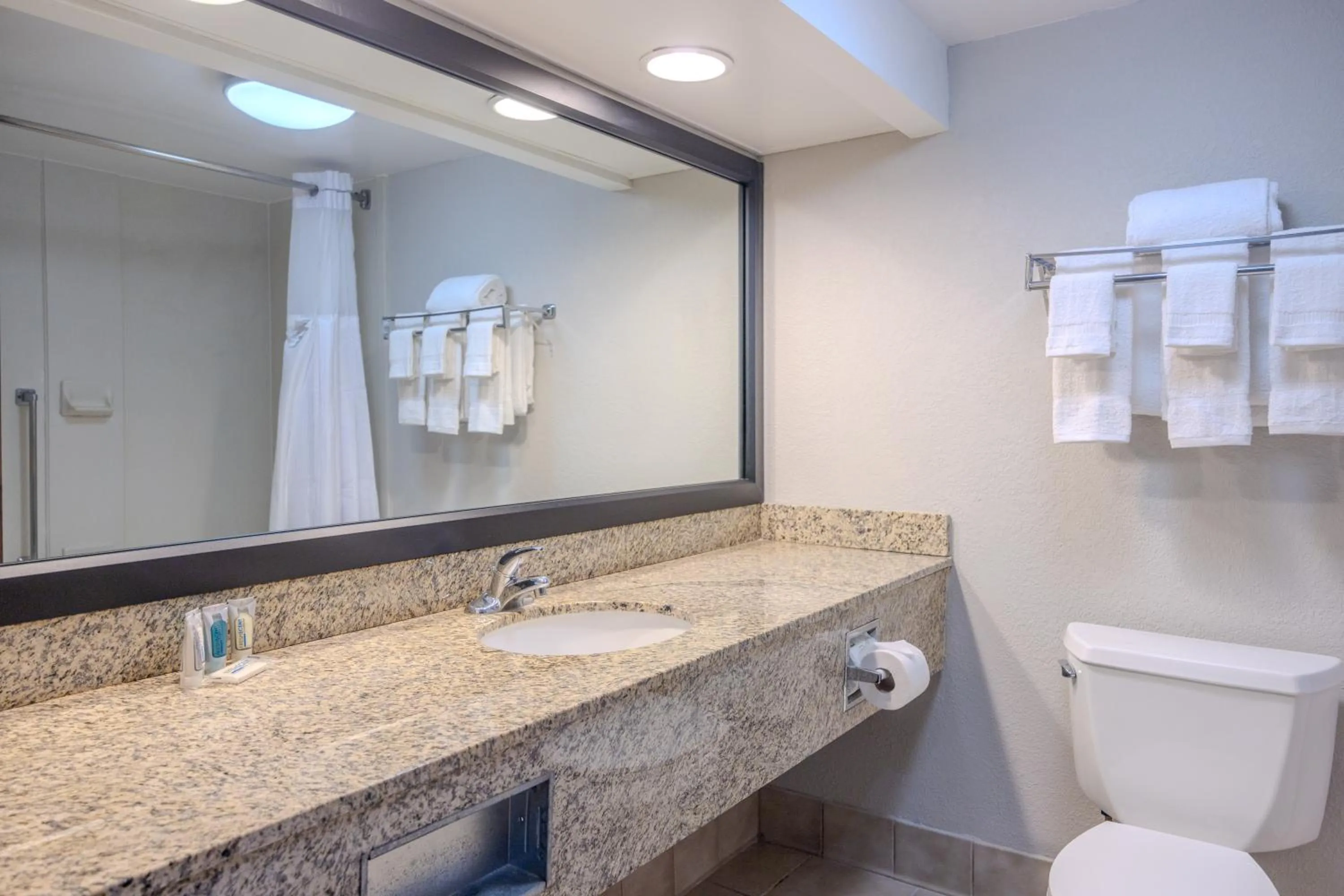 Bathroom in Solomons Inn Resort and Marina
