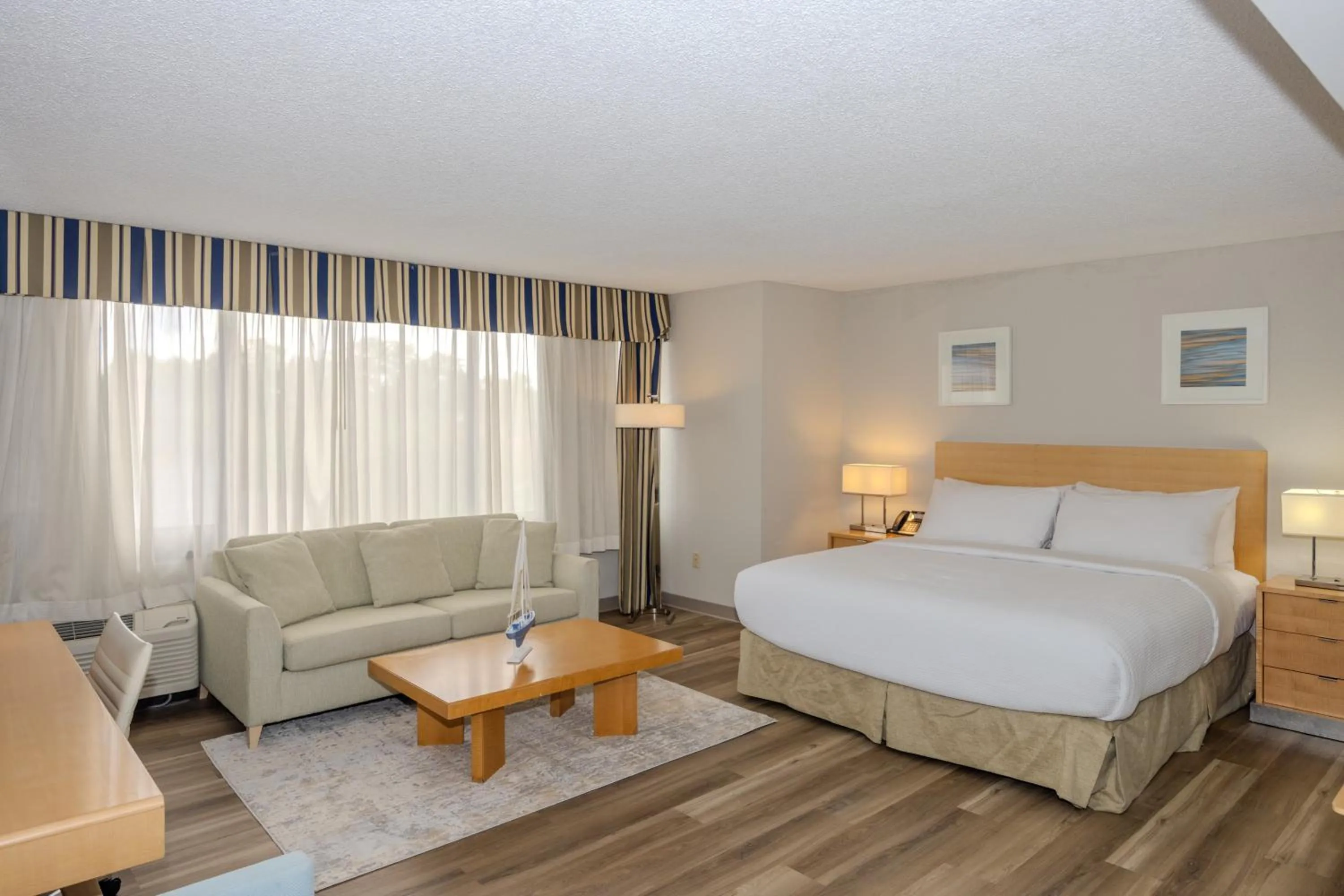 King Room with Sofa Bed - Non-Smoking in Solomons Inn Resort and Marina