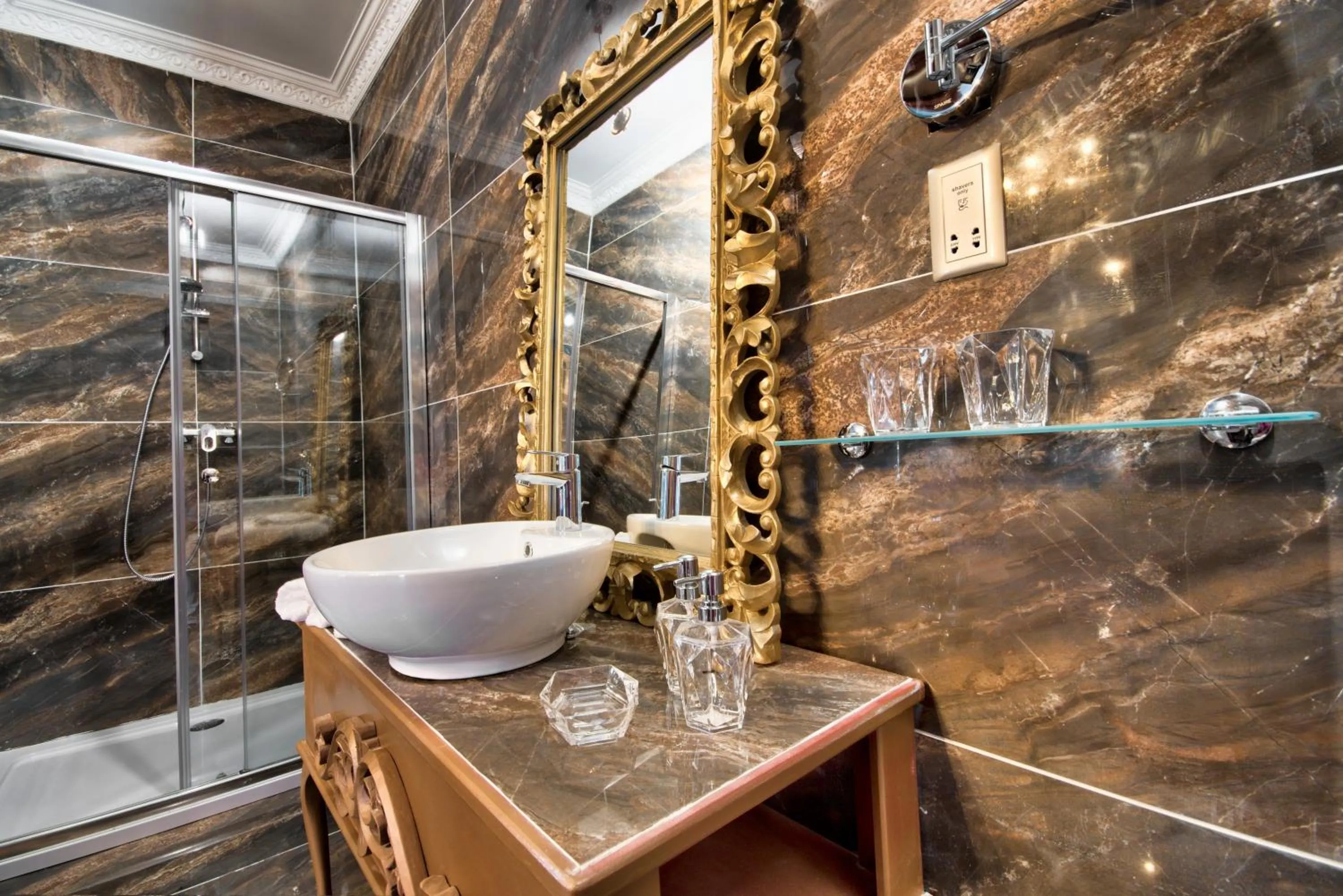 Julina Boutique Living