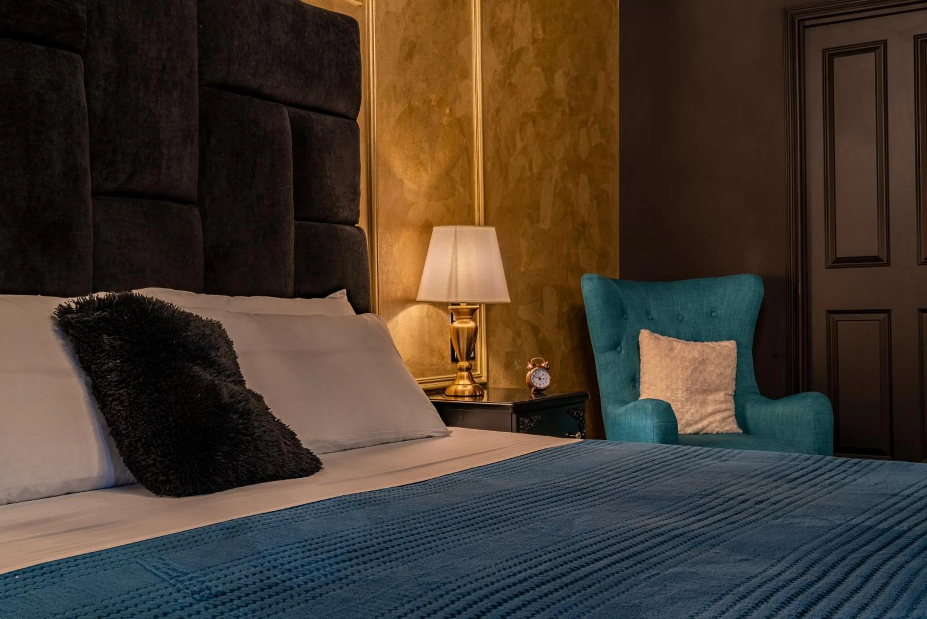 Bed in Julina Boutique Living