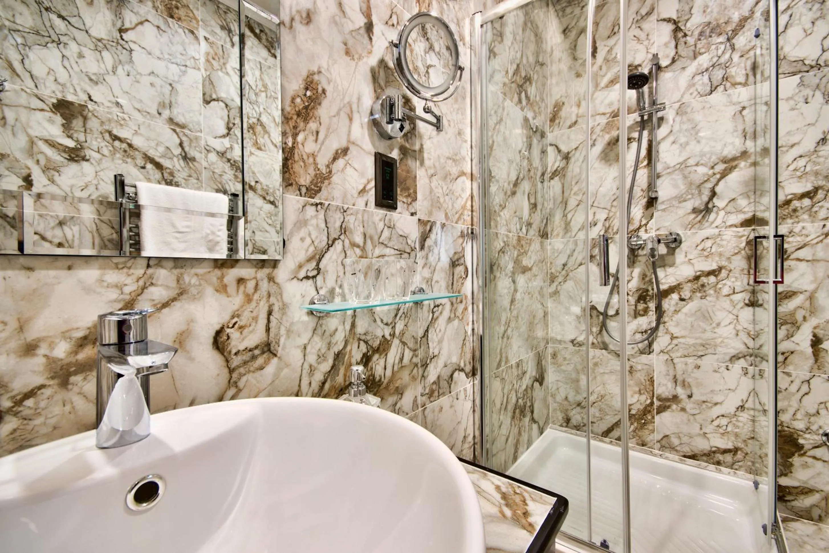 Julina Boutique Living