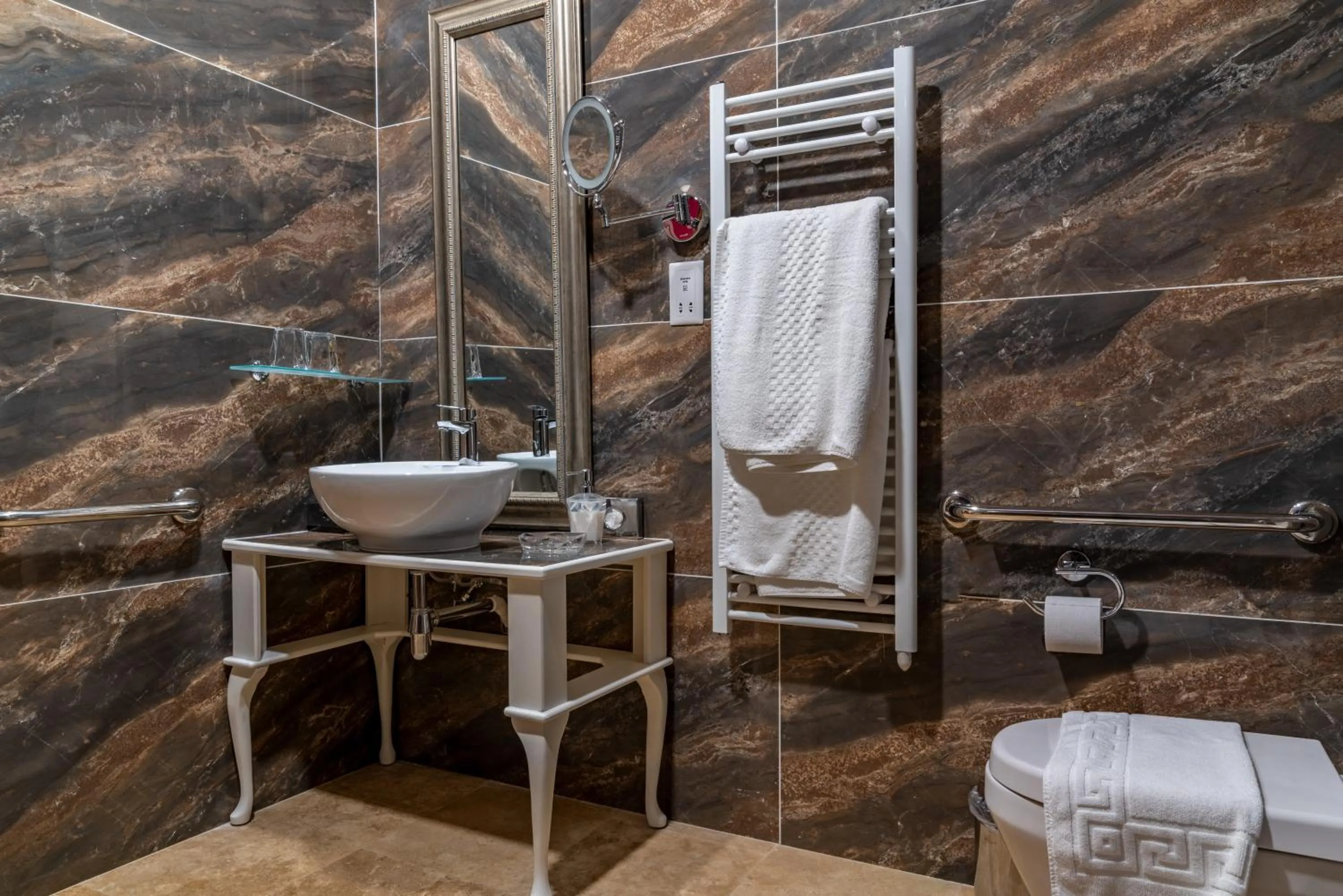 Julina Boutique Living