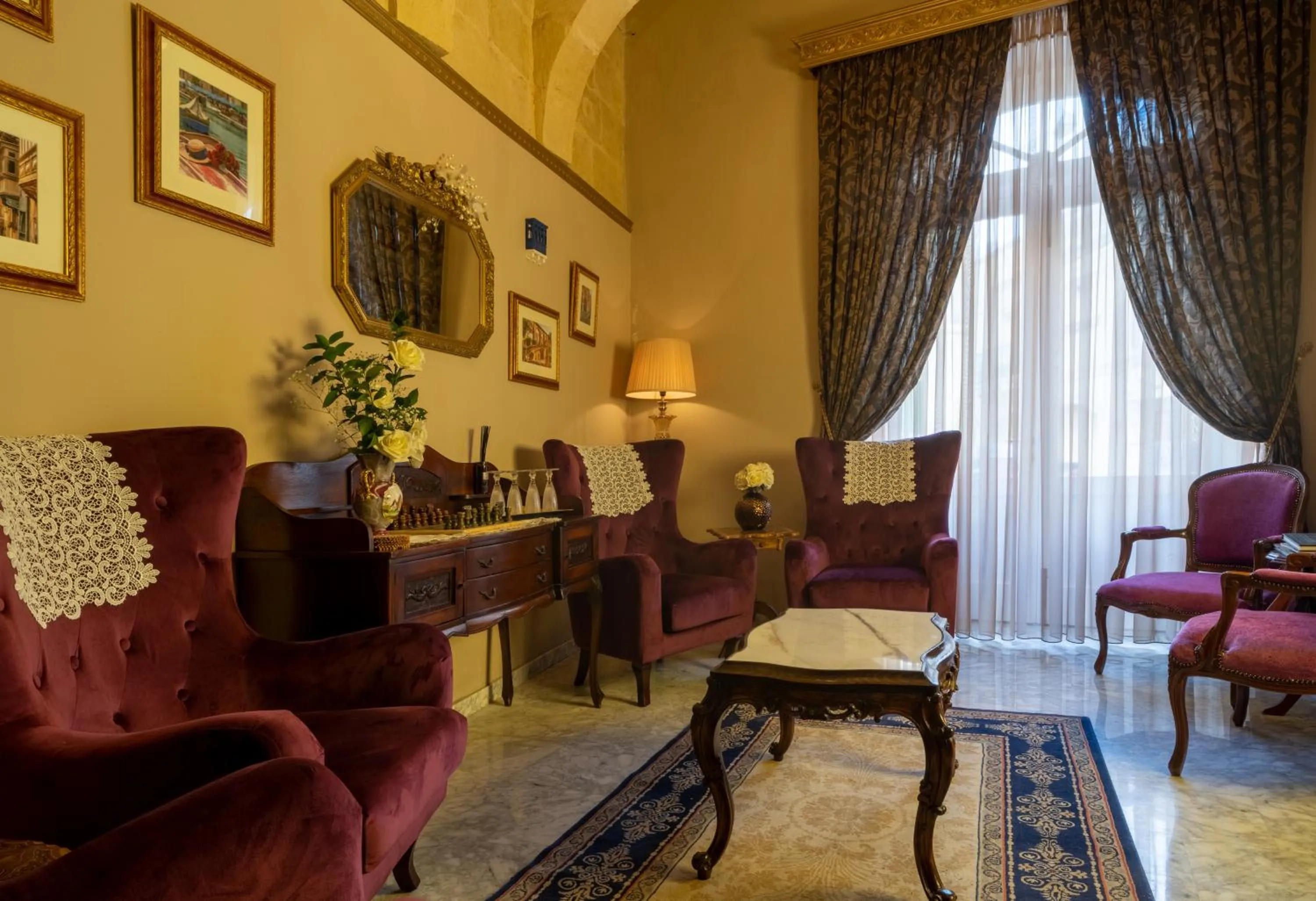 Julina Boutique Living