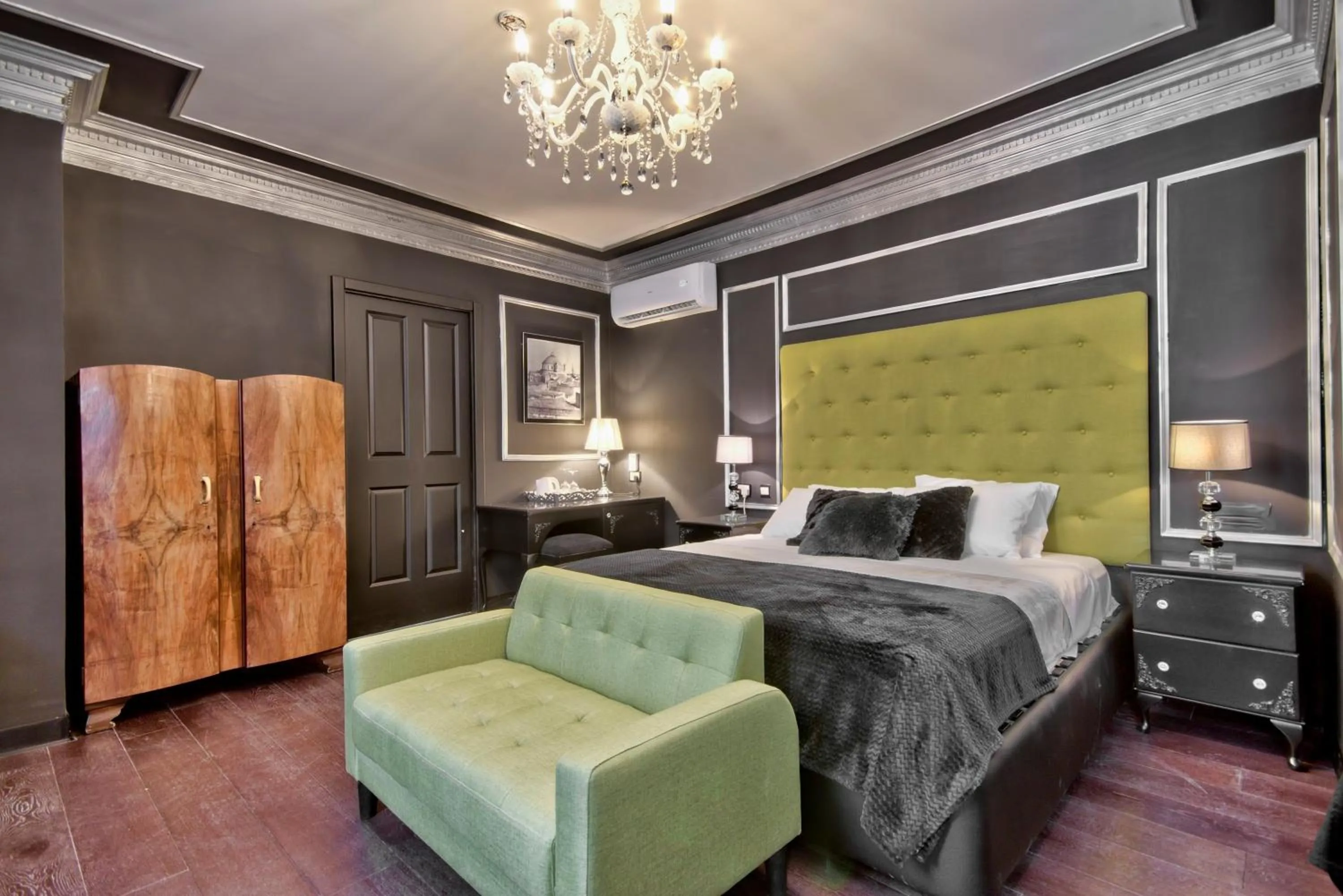 Bed in Julina Boutique Living