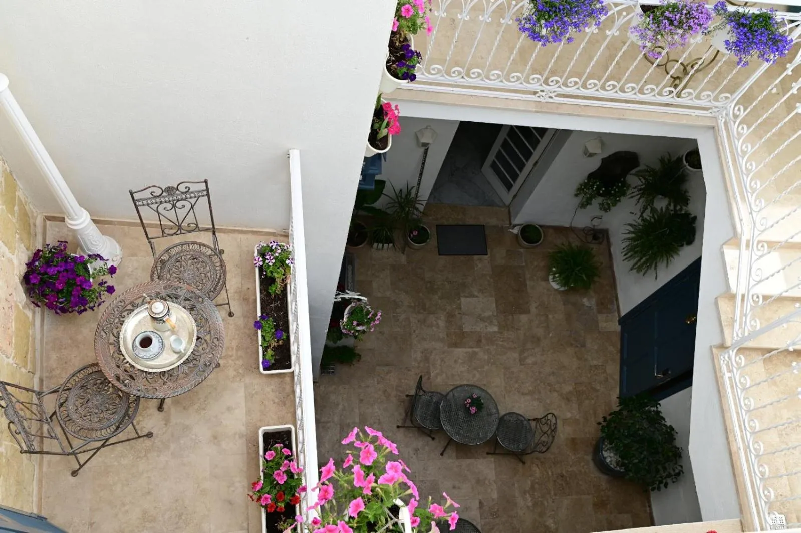 Julina Boutique Living