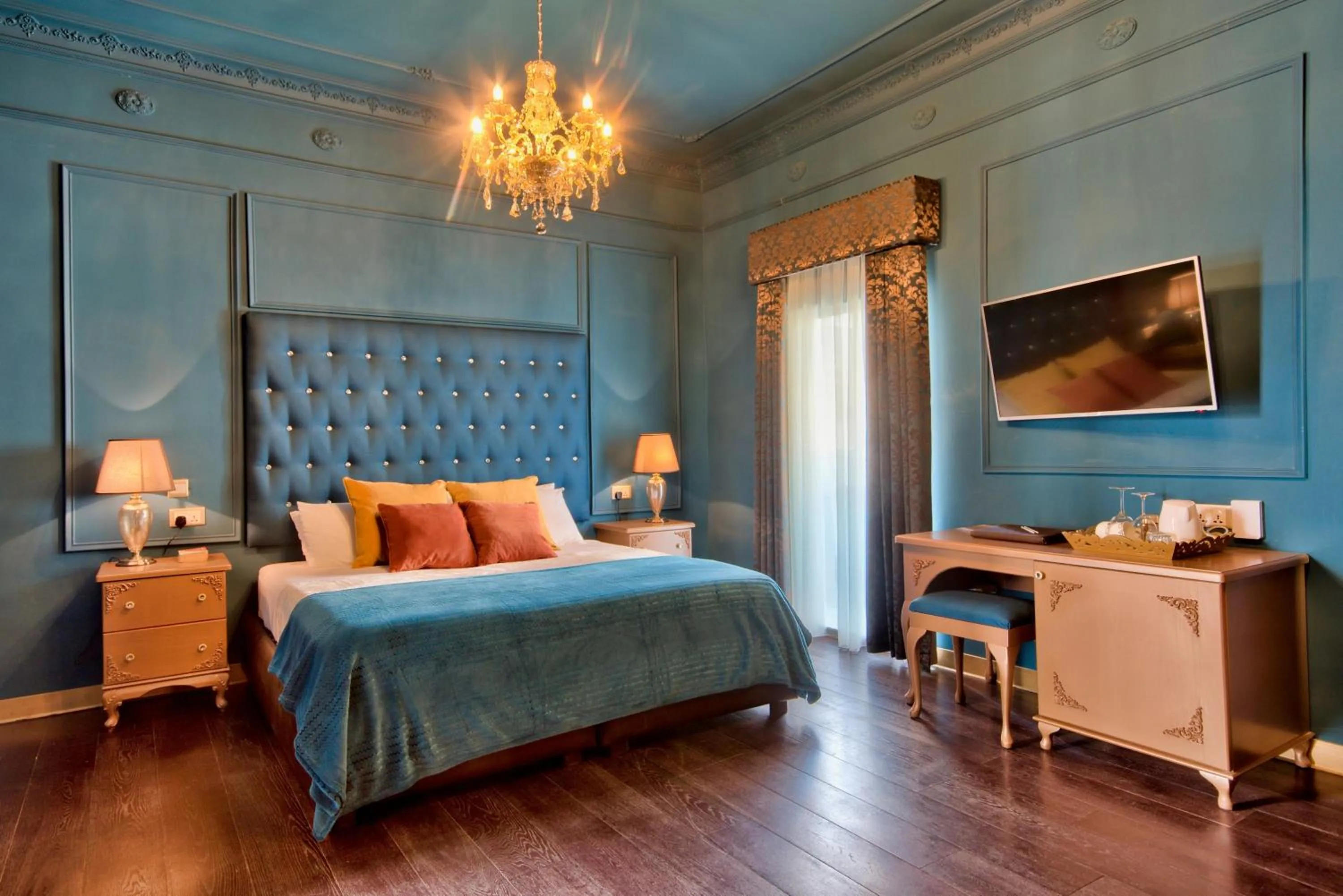 Bed in Julina Boutique Living