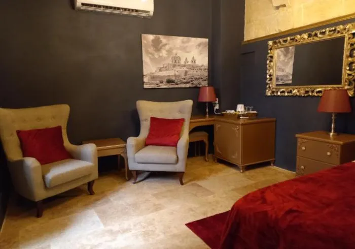 Bed in Julina Boutique Living