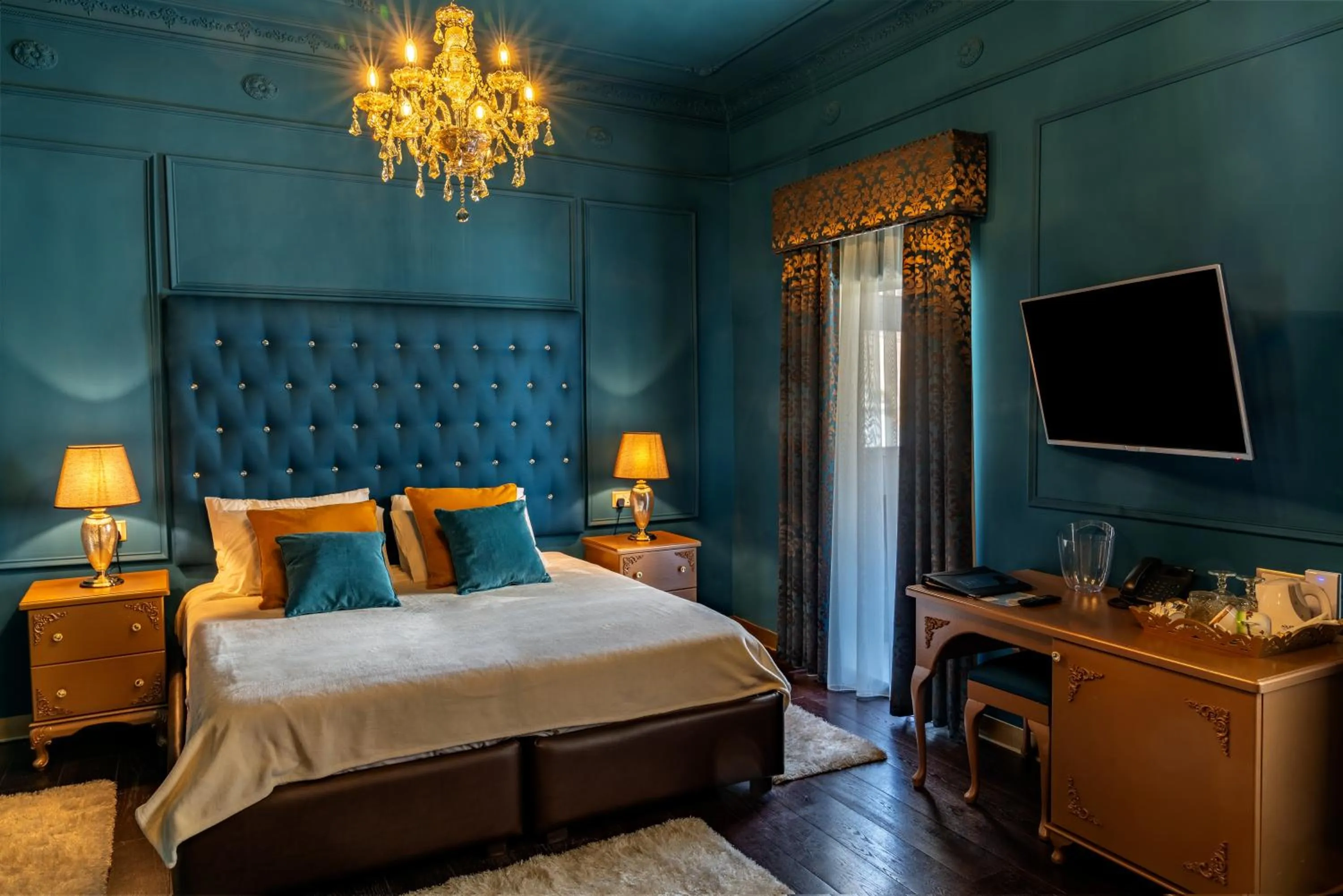 Bed in Julina Boutique Living