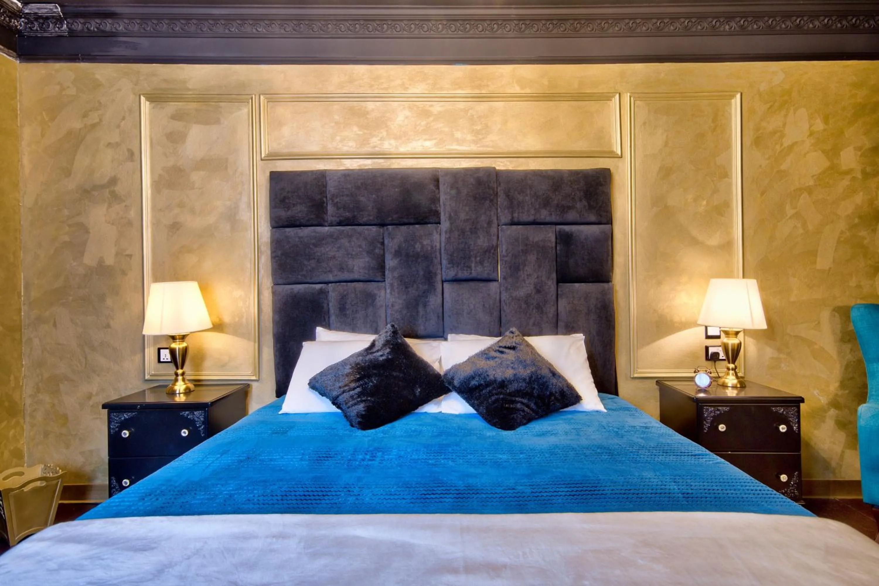 Bed in Julina Boutique Living