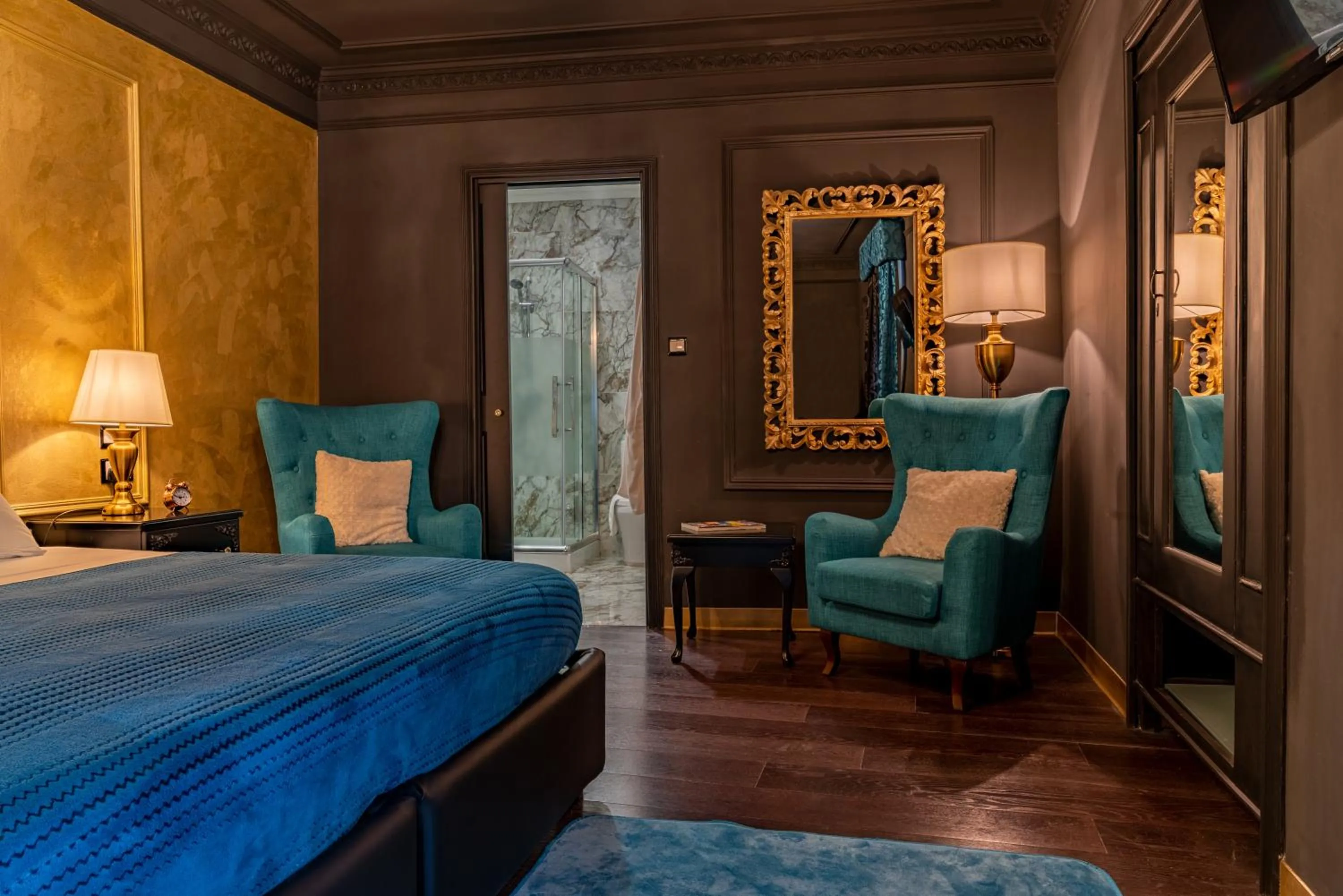 Bed in Julina Boutique Living