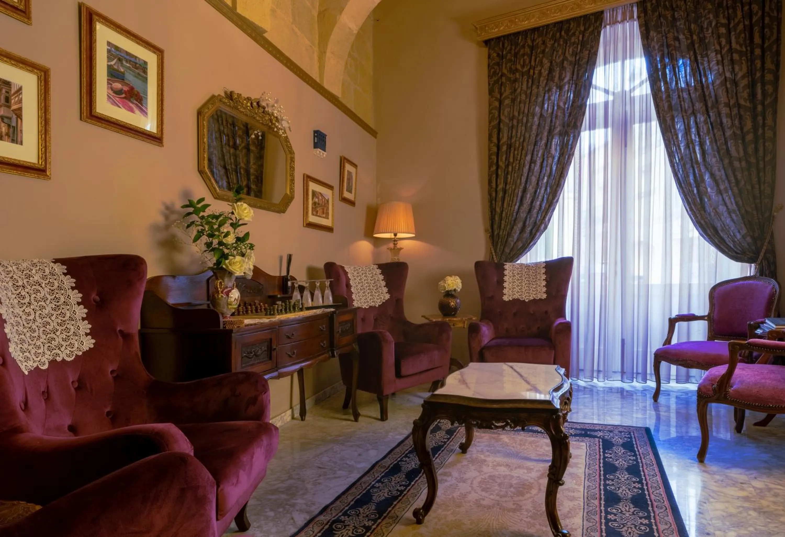 Julina Boutique Living