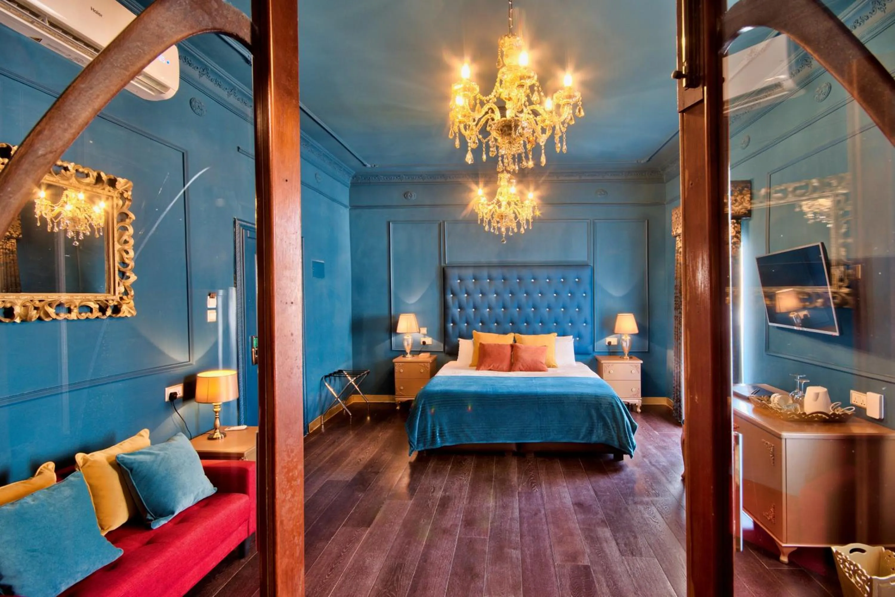 Bed in Julina Boutique Living