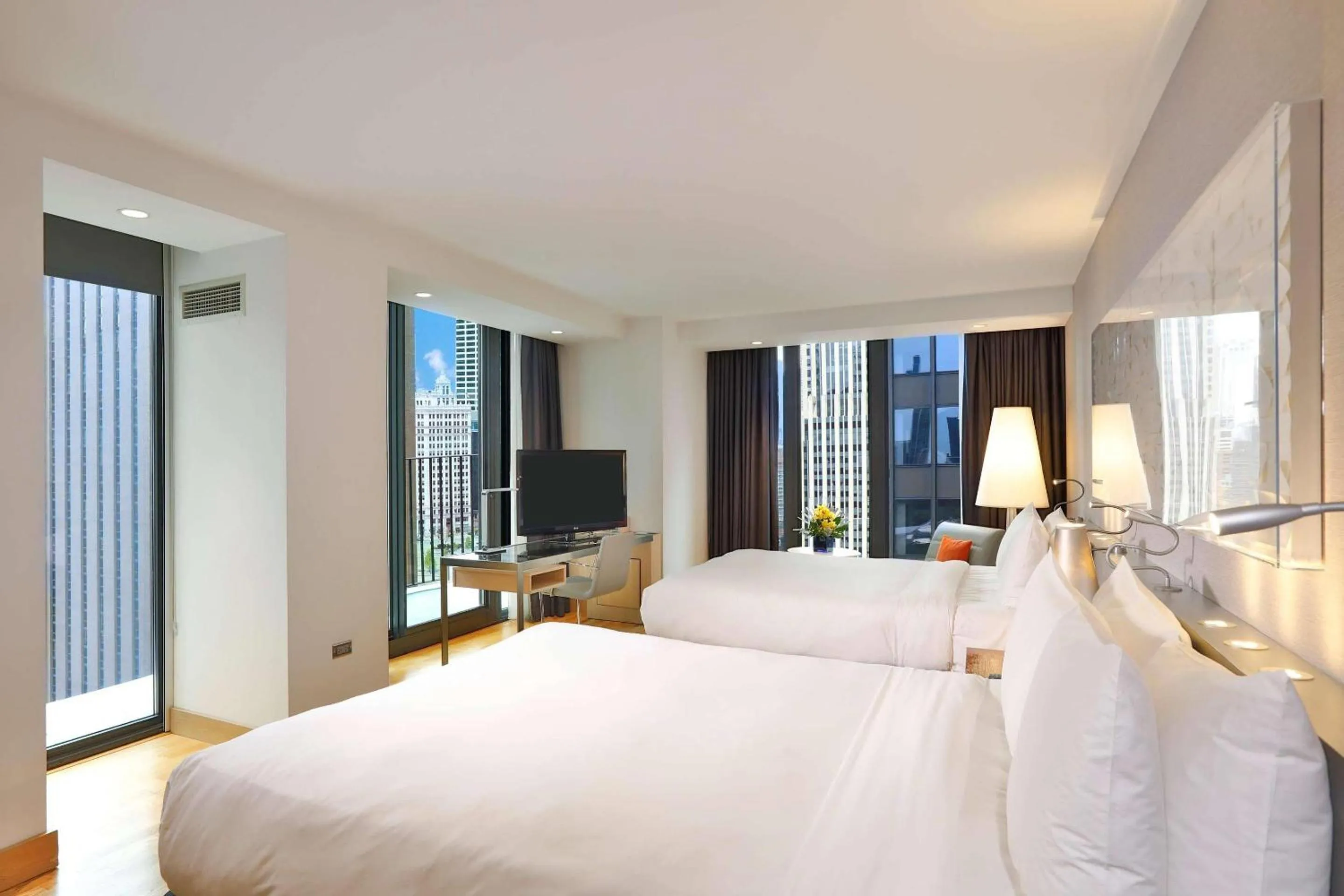 Bedroom, Bed in Radisson Blu Aqua Hotel, Chicago