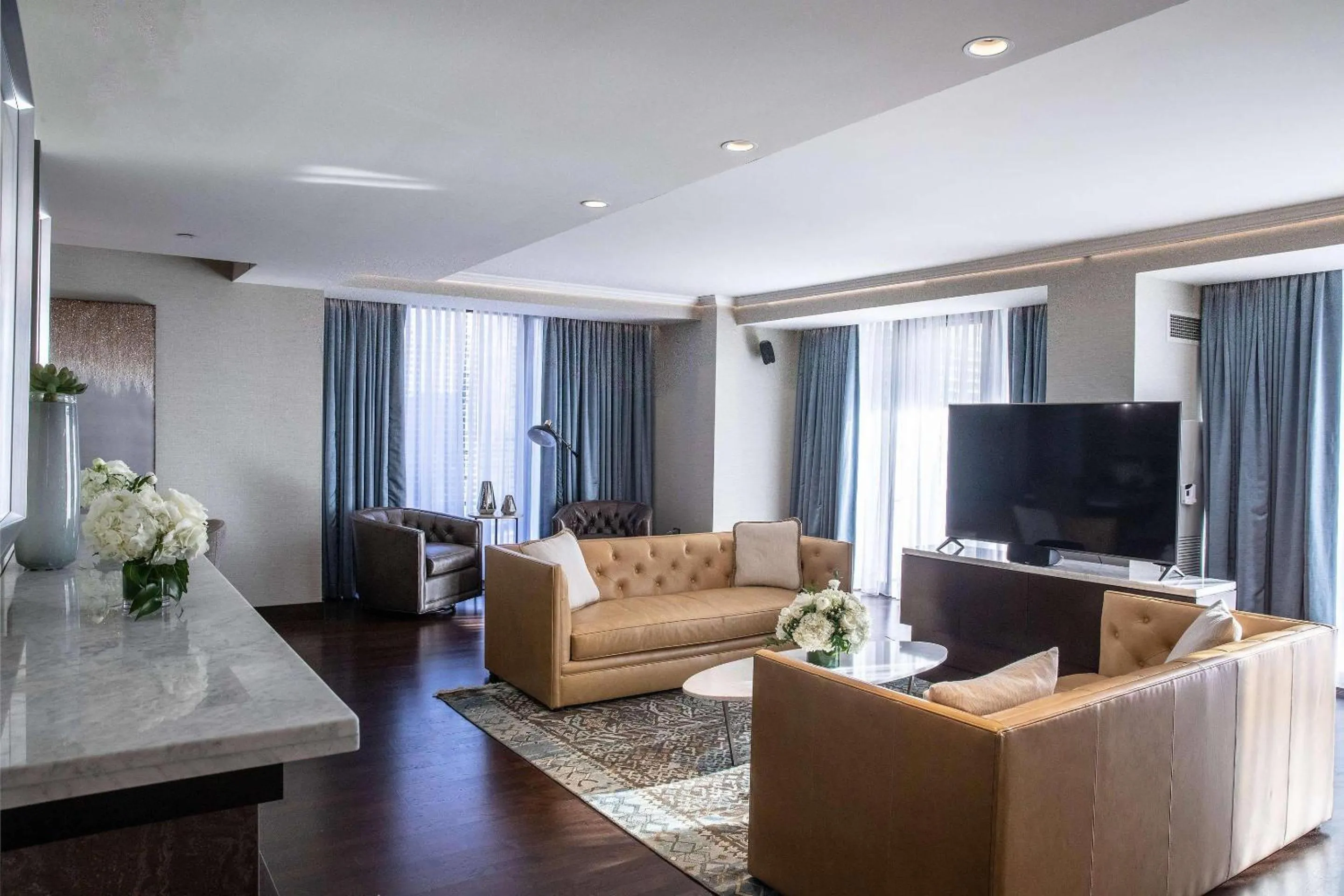 Bedroom in Radisson Blu Aqua Hotel, Chicago