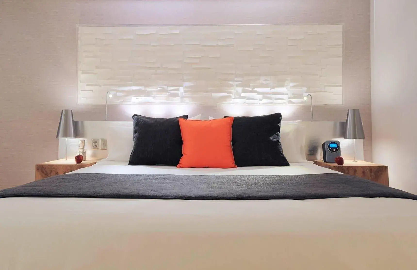 Bedroom, Bed in Radisson Blu Aqua Hotel, Chicago Bedroom, Bed in Radisson Blu Aqua Hotel, Chicago