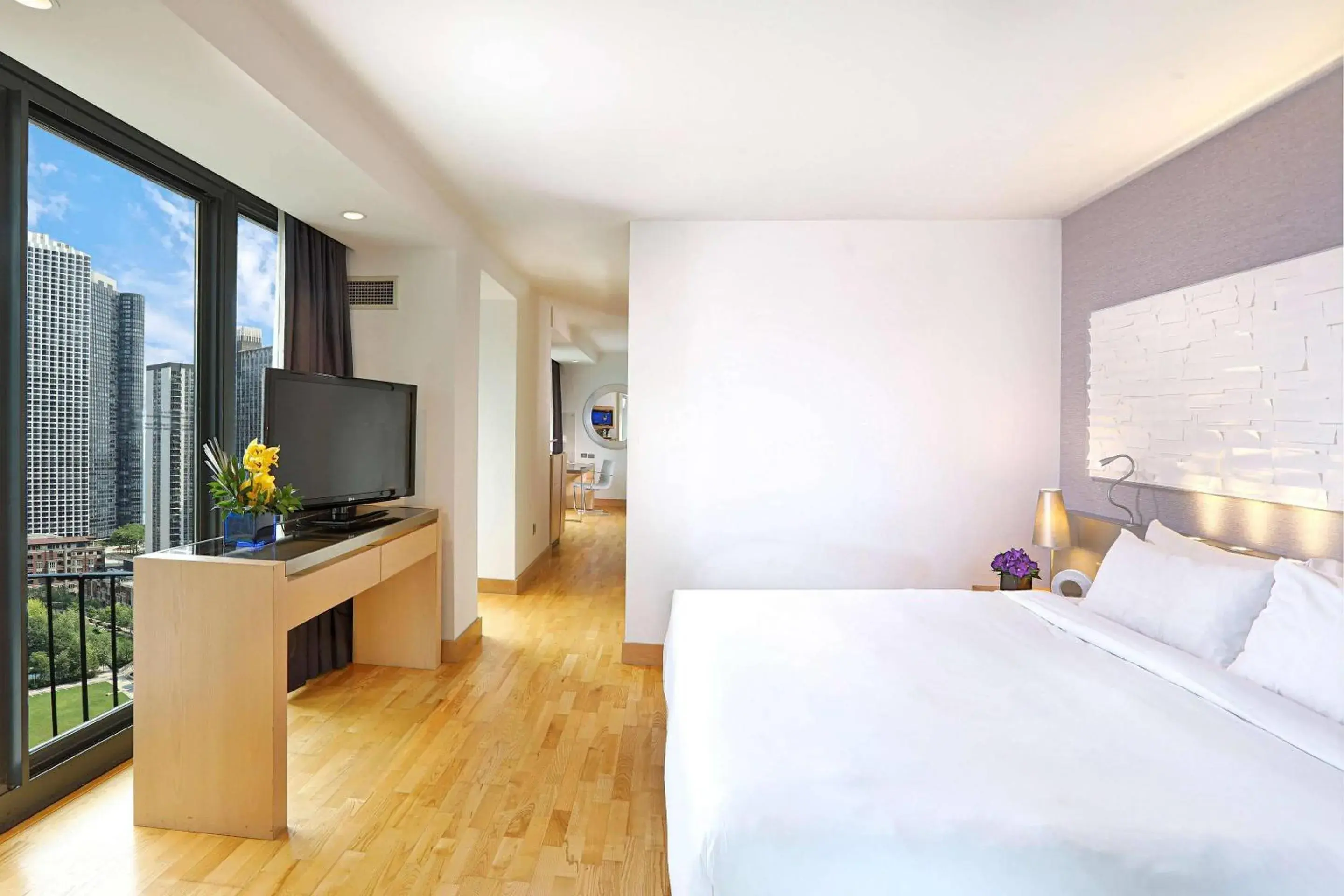 Bedroom, Bed in Radisson Blu Aqua Hotel, Chicago Bedroom, Bed in Radisson Blu Aqua Hotel, Chicago