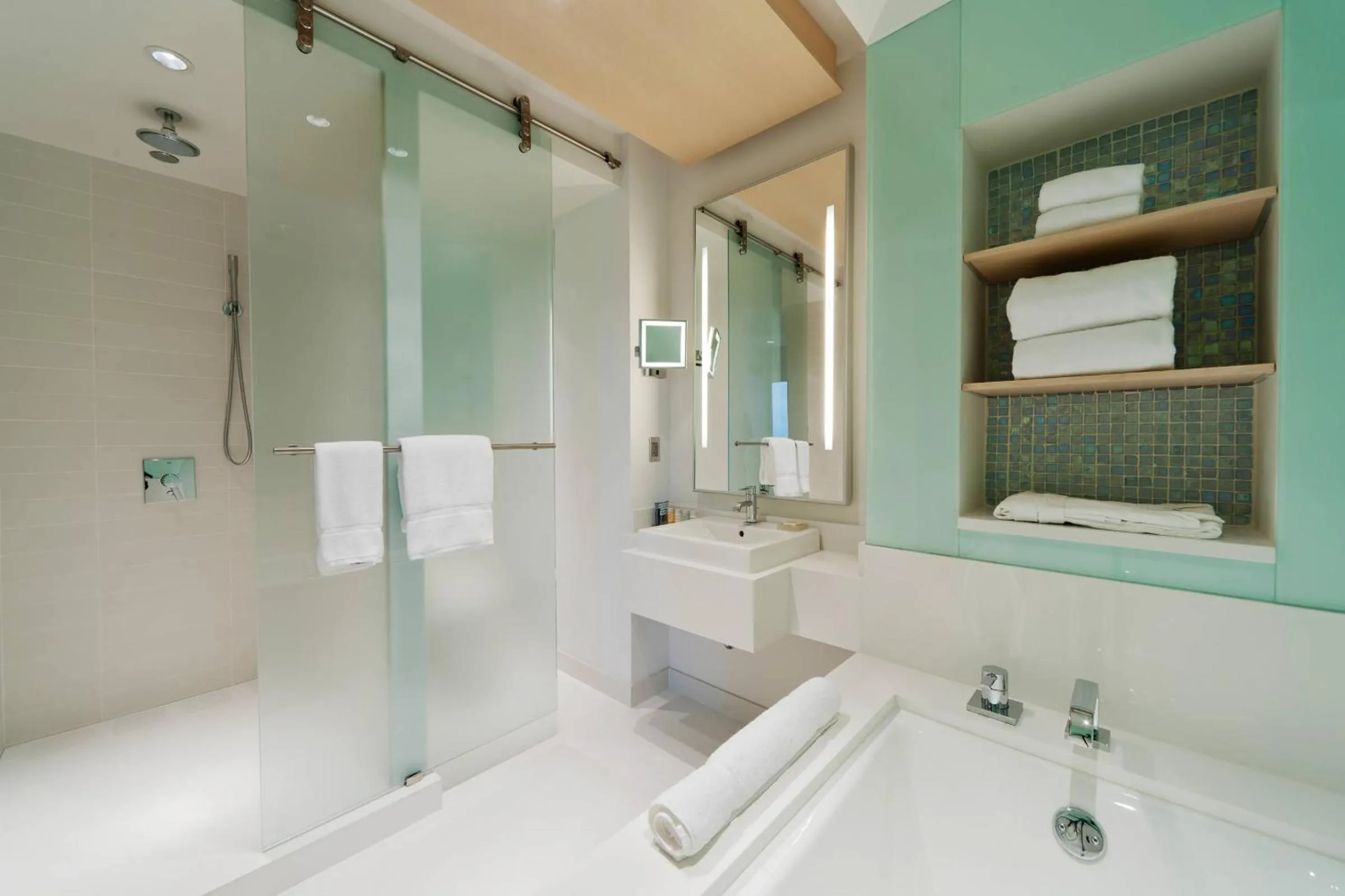 Bathroom in Radisson Blu Aqua Hotel, Chicago