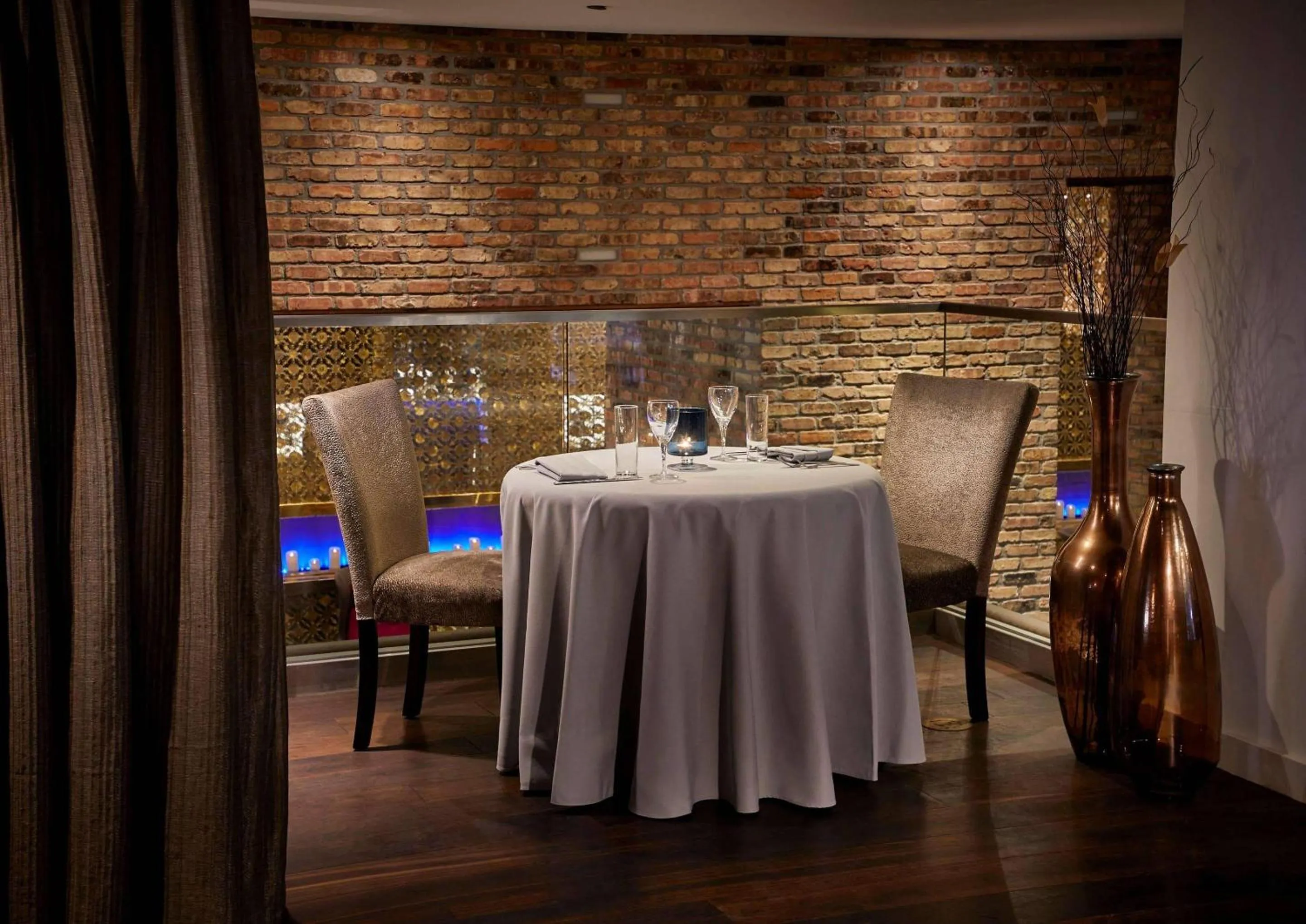 Restaurant/places to eat in Radisson Blu Aqua Hotel, Chicago