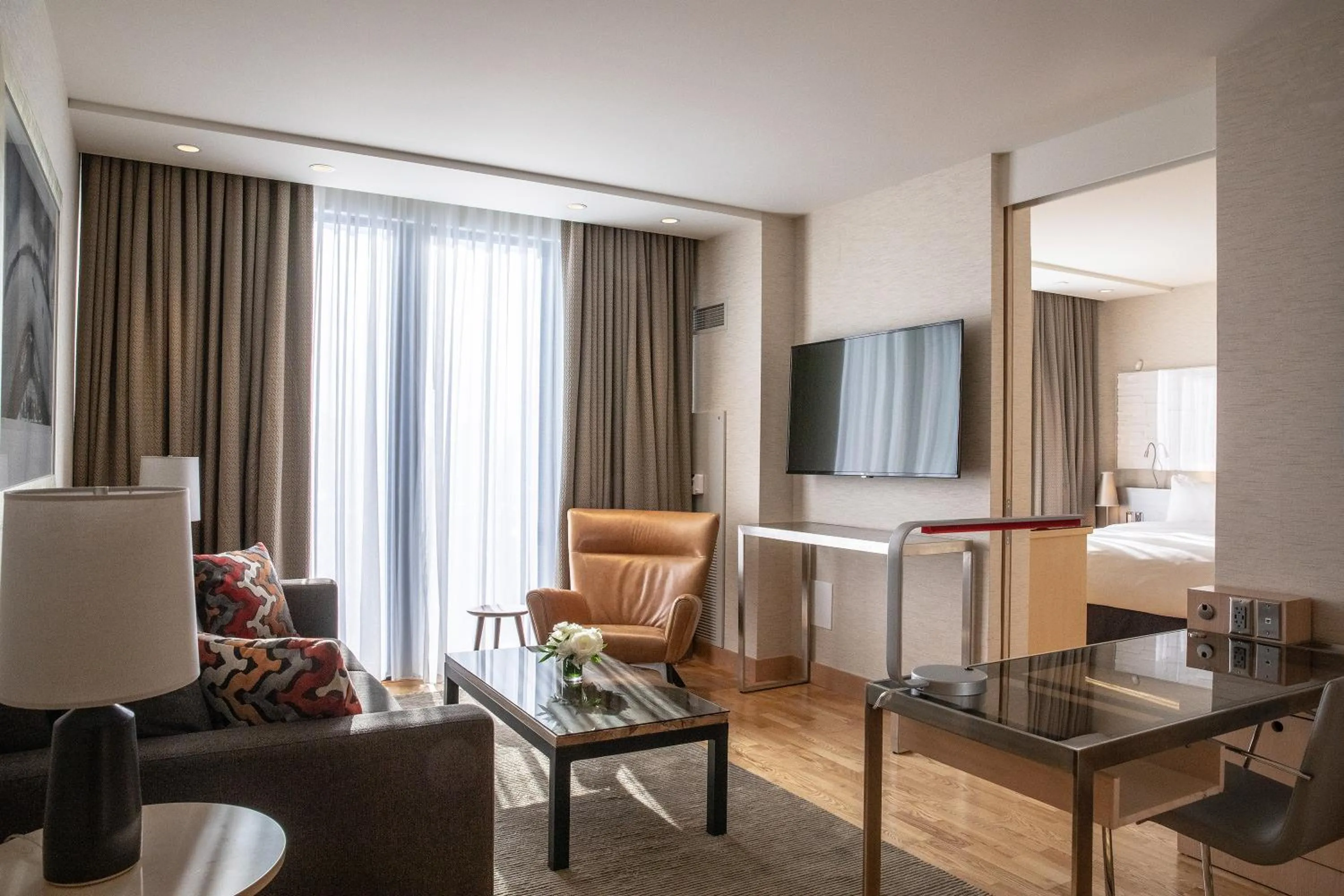 Living room in Radisson Blu Aqua Hotel, Chicago