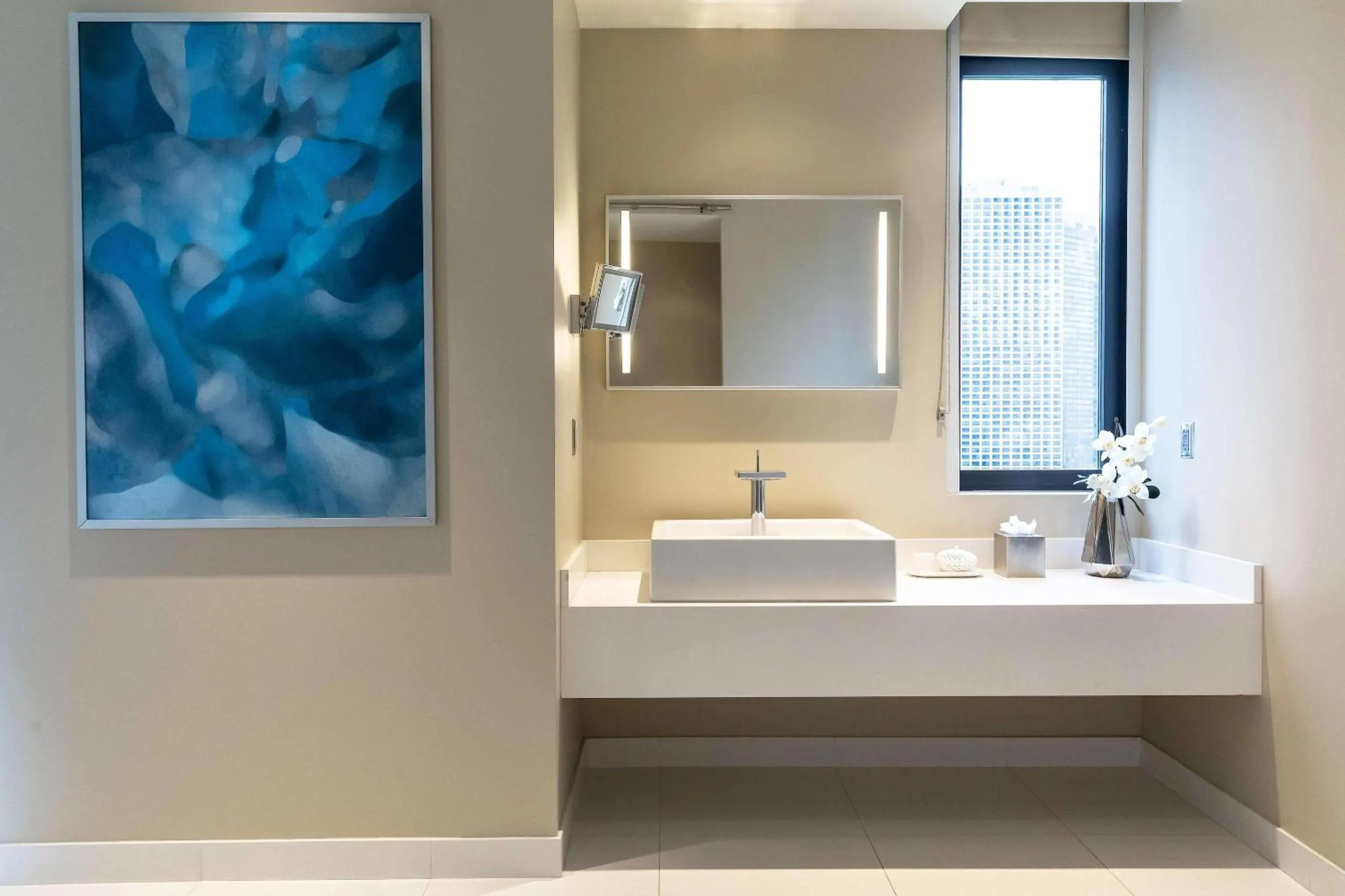 Bedroom in Radisson Blu Aqua Hotel, Chicago