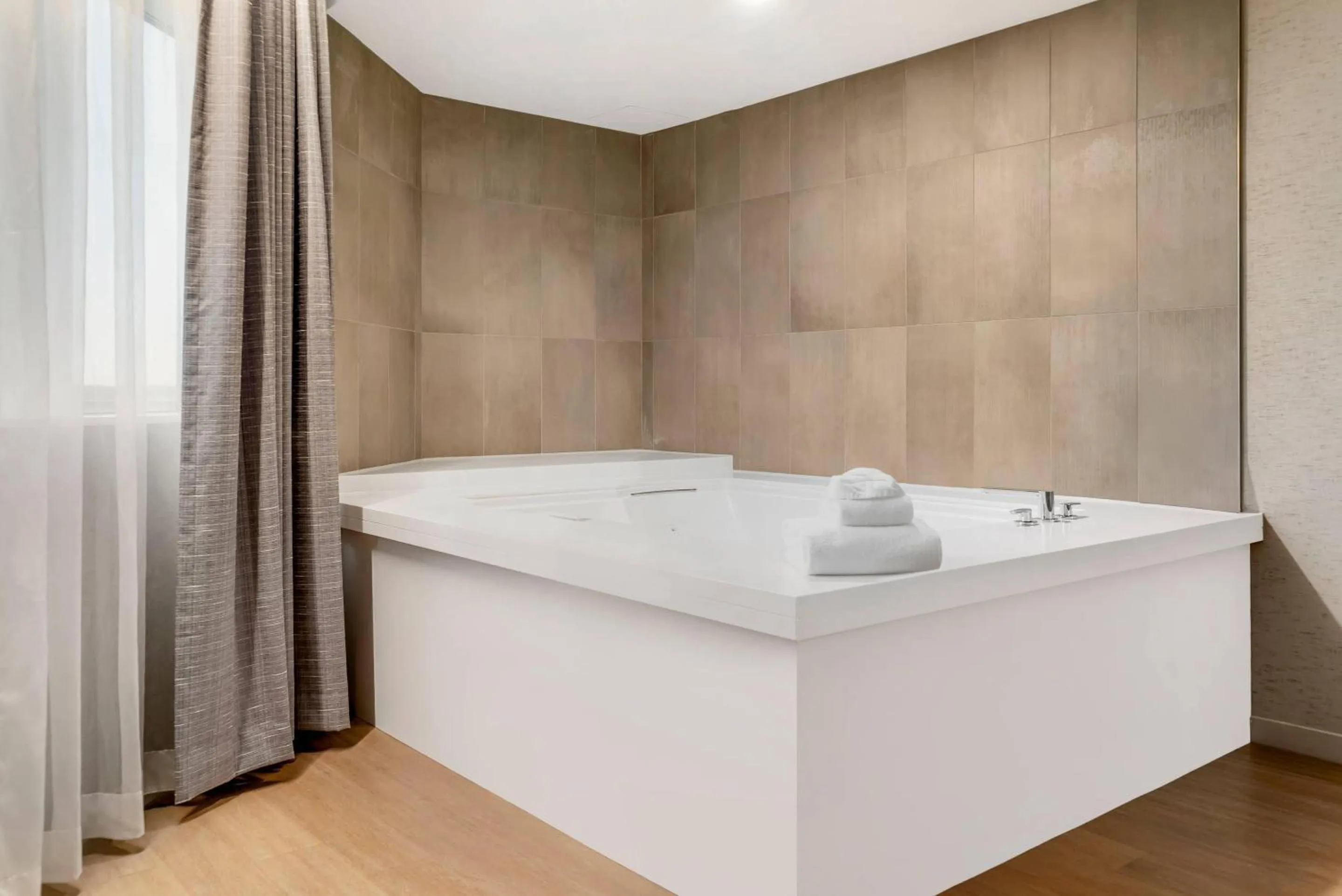 Bedroom in Radisson Plaza Hotel at Kalamazoo Center