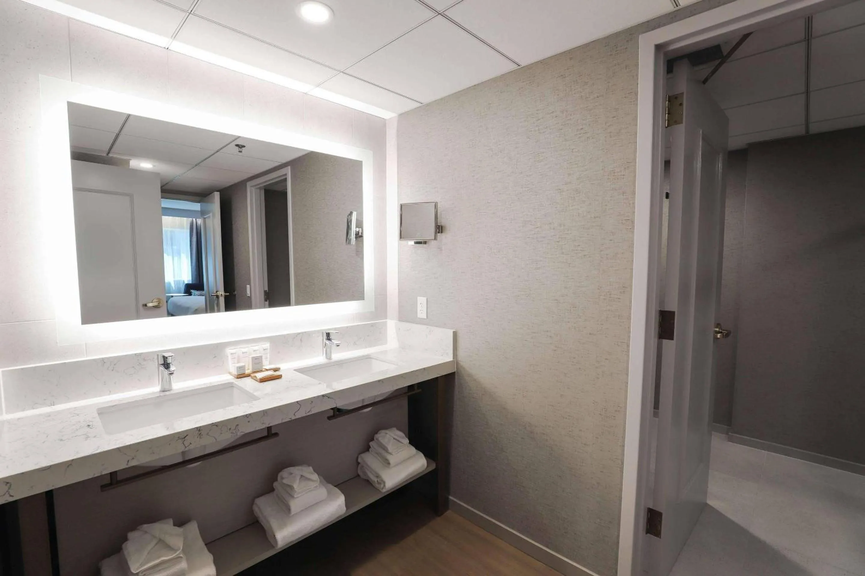 Bedroom in Radisson Plaza Hotel at Kalamazoo Center