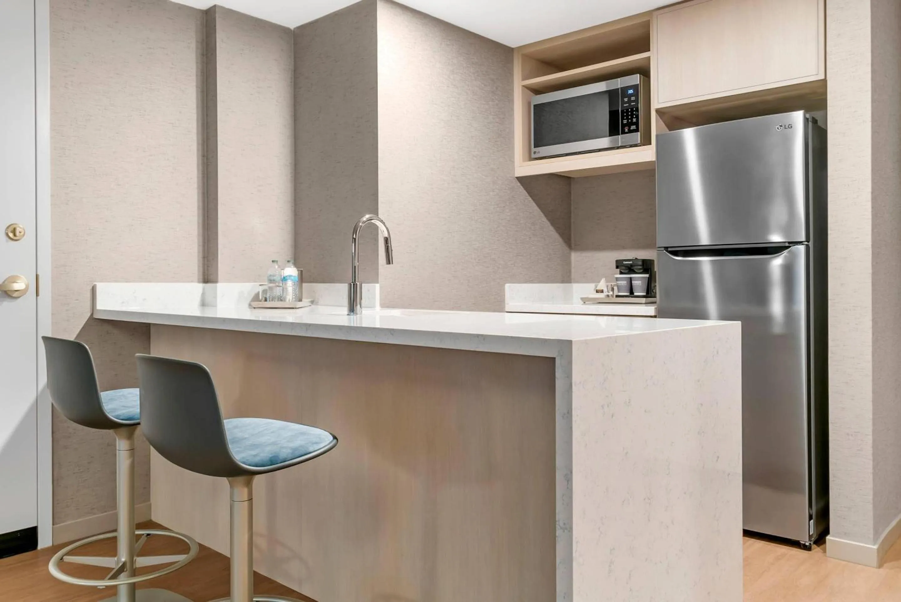 Bedroom in Radisson Plaza Hotel at Kalamazoo Center