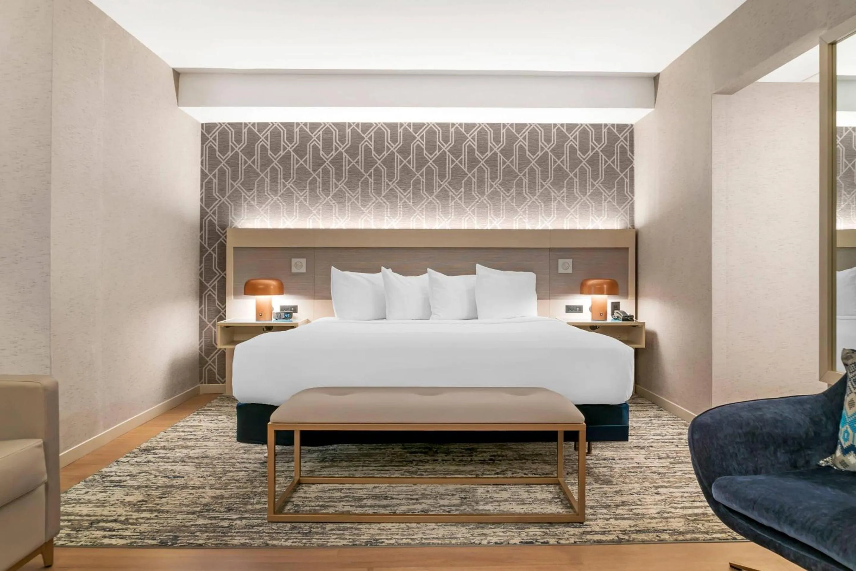 Bedroom, Bed in Radisson Plaza Hotel at Kalamazoo Center