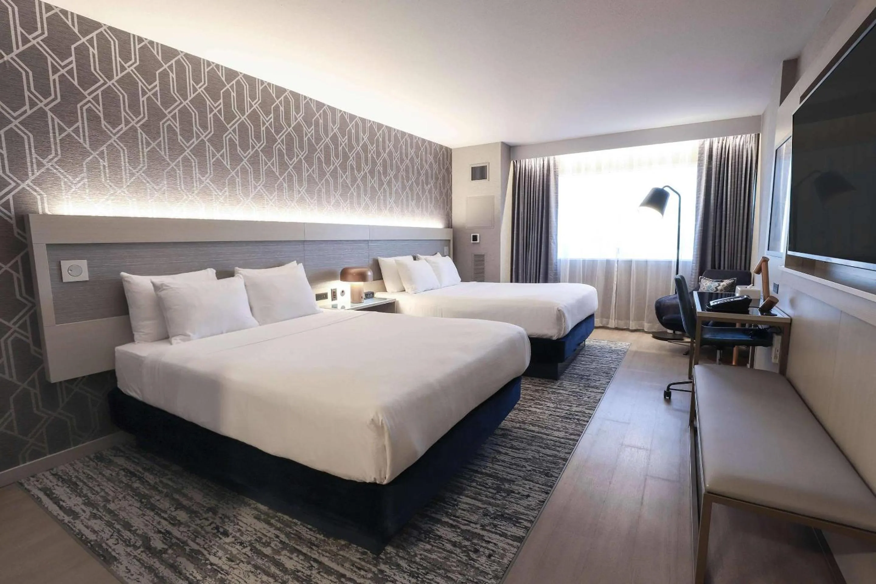 Bedroom, Bed in Radisson Plaza Hotel at Kalamazoo Center