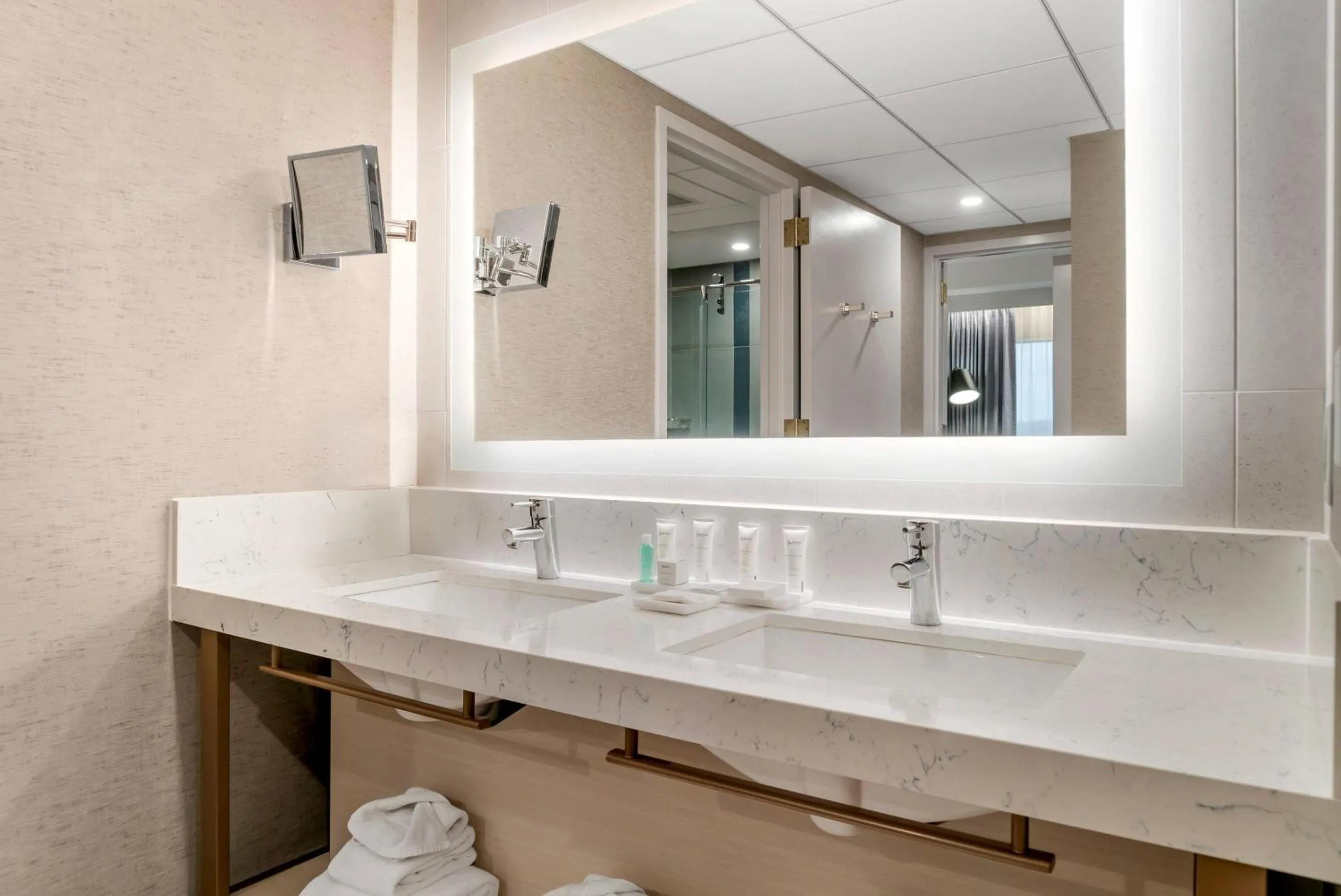 Bedroom in Radisson Plaza Hotel at Kalamazoo Center