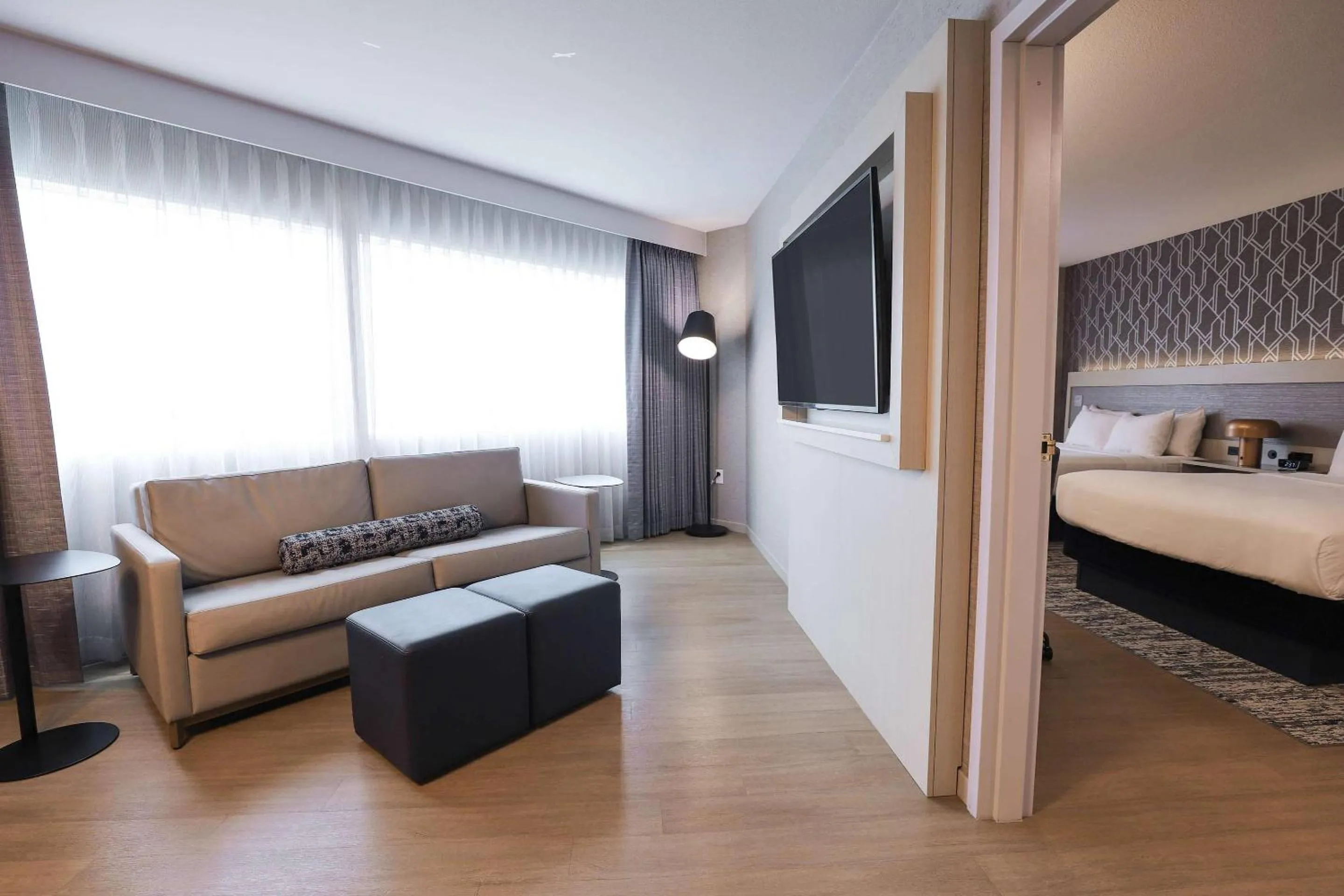 Bedroom, Bed in Radisson Plaza Hotel at Kalamazoo Center