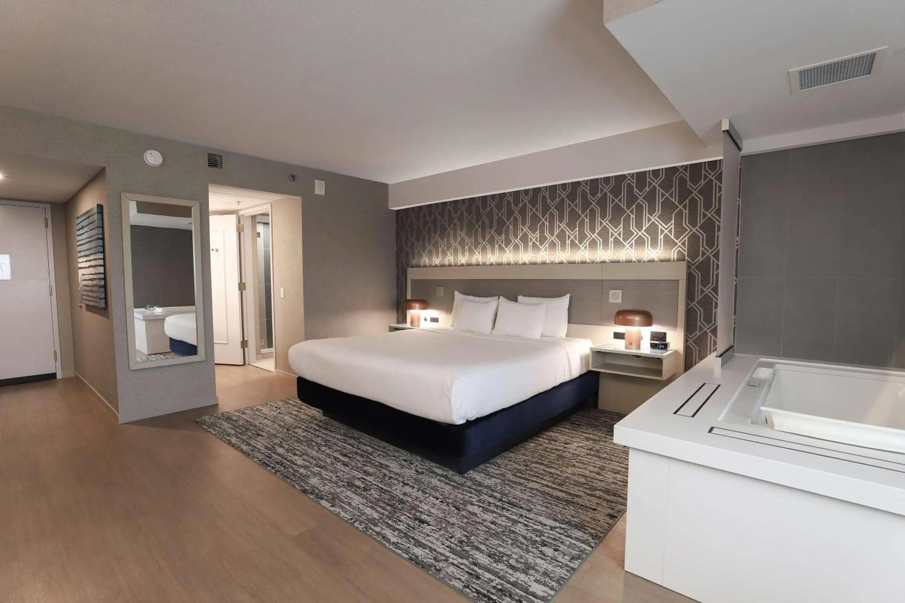 Bedroom, Bed in Radisson Plaza Hotel at Kalamazoo Center