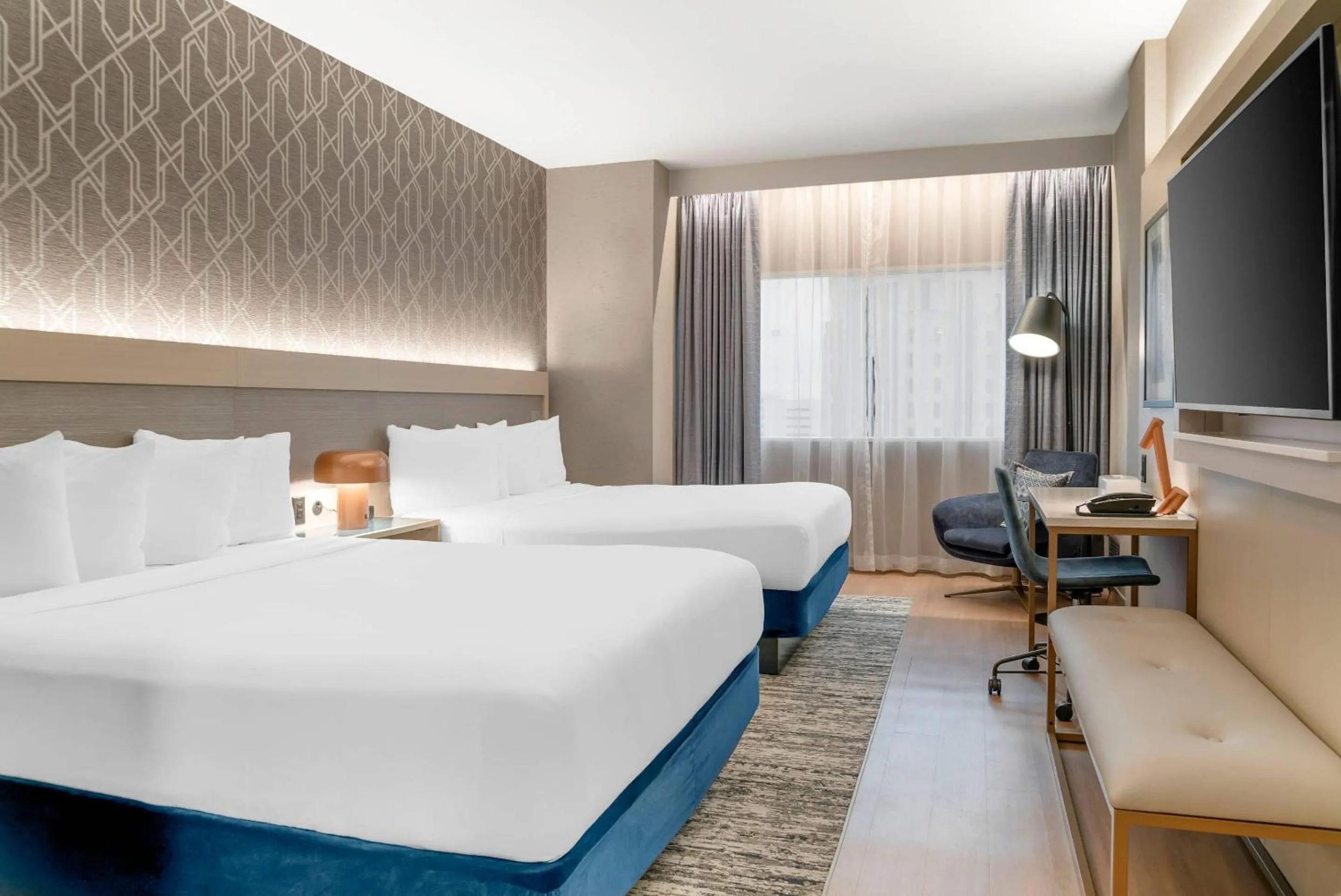 Bedroom, Bed in Radisson Plaza Hotel at Kalamazoo Center