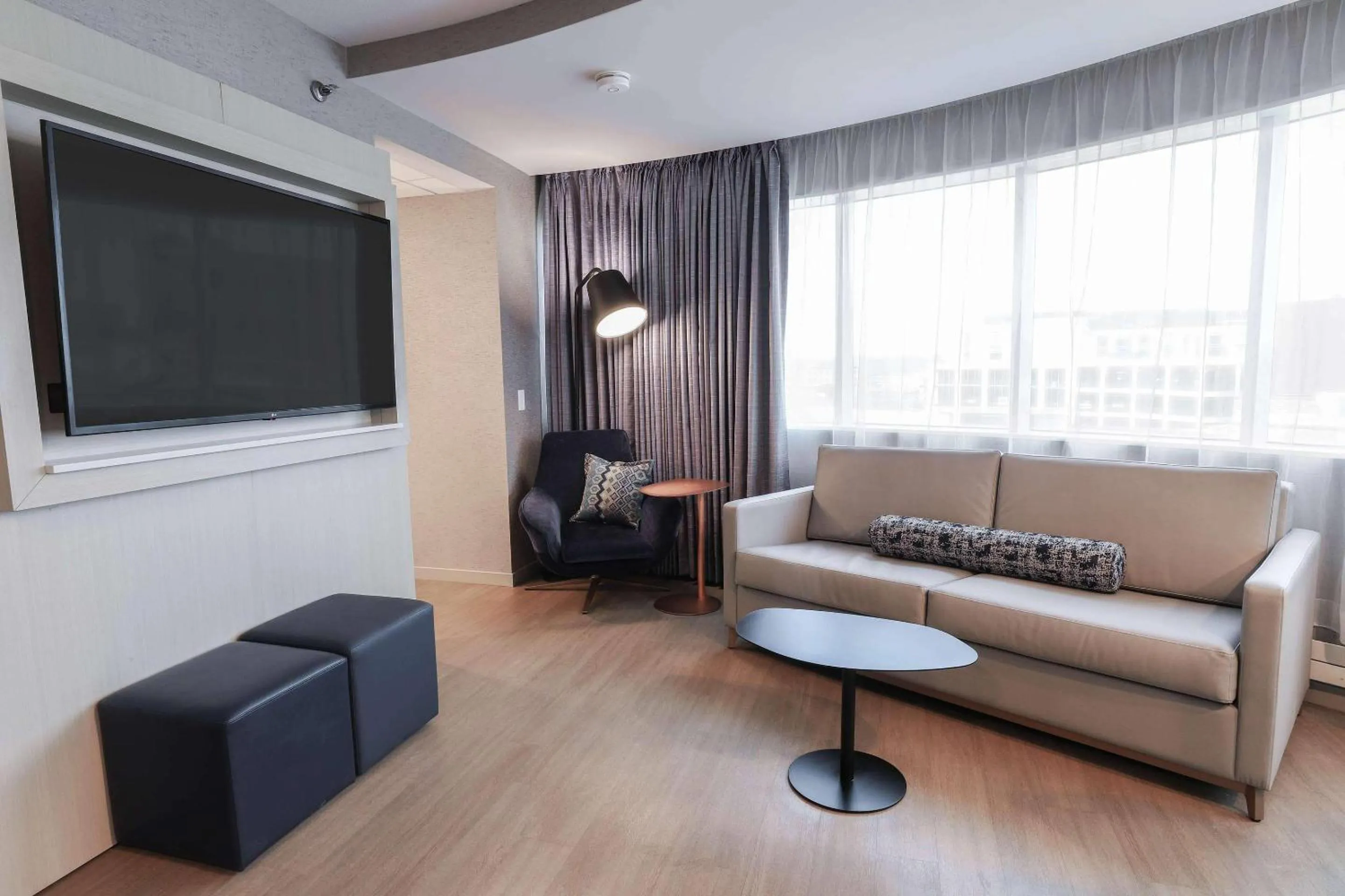 Bedroom in Radisson Plaza Hotel at Kalamazoo Center