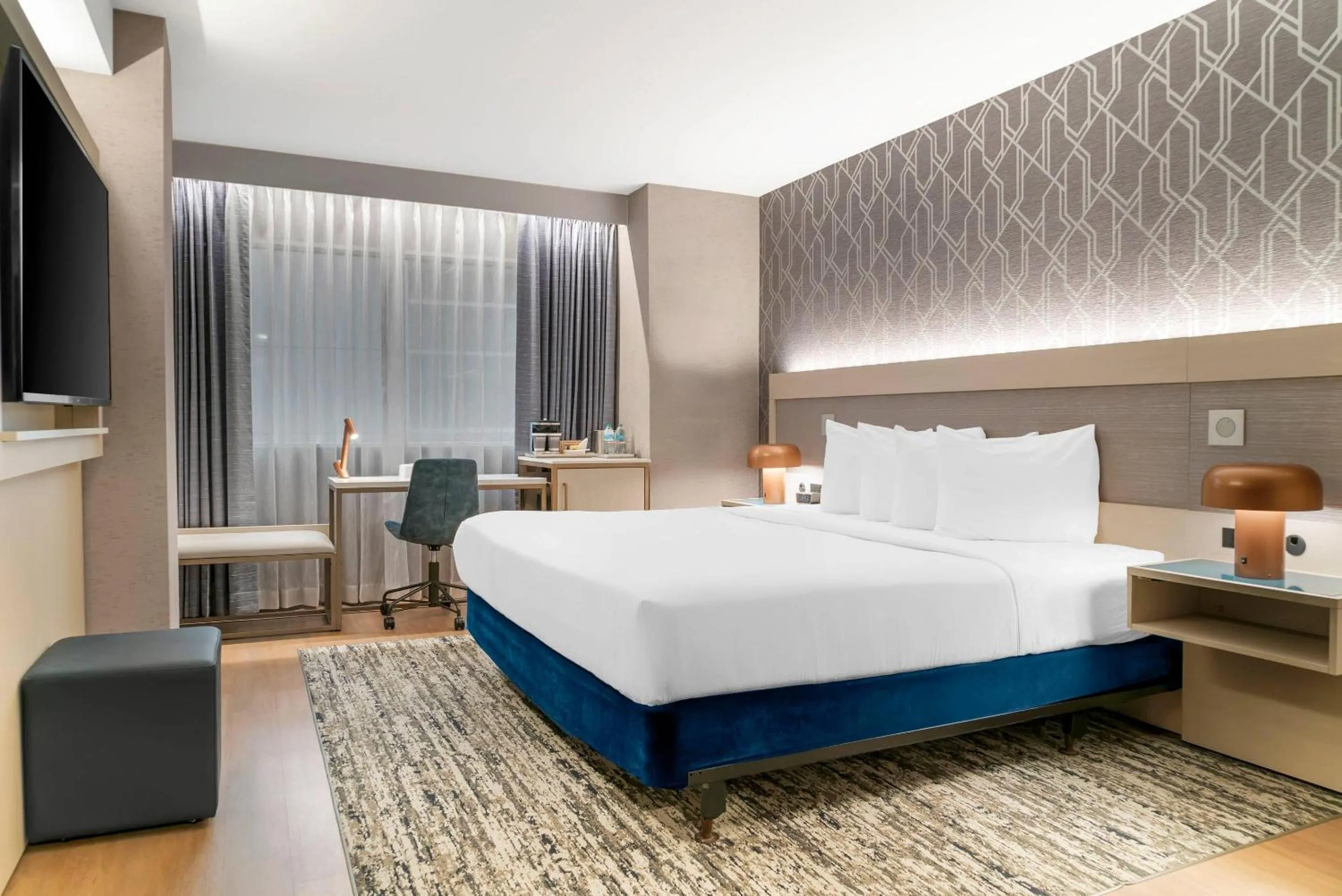 Bedroom, Bed in Radisson Plaza Hotel at Kalamazoo Center