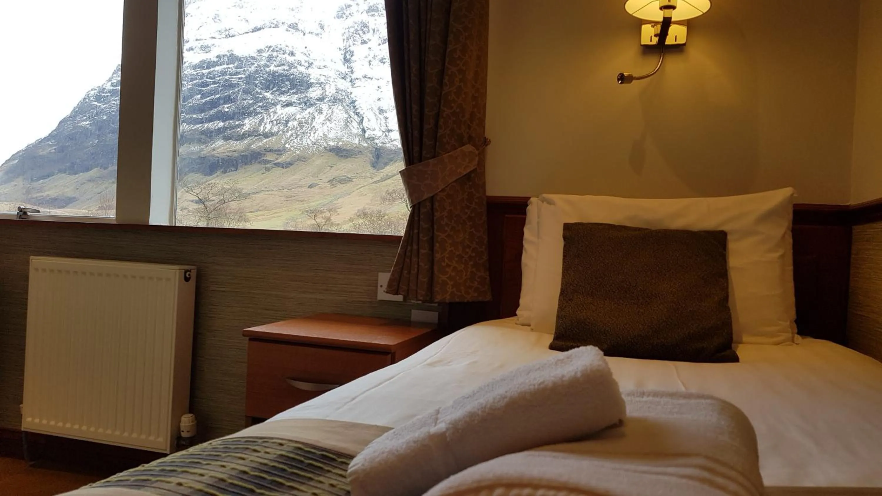 Bed in Clachaig Inn
