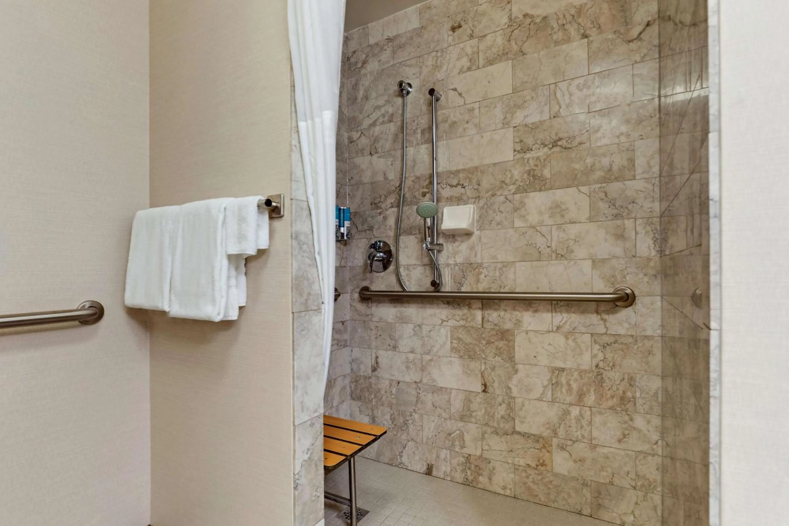 Bedroom in Drury Plaza Hotel Nashville Franklin