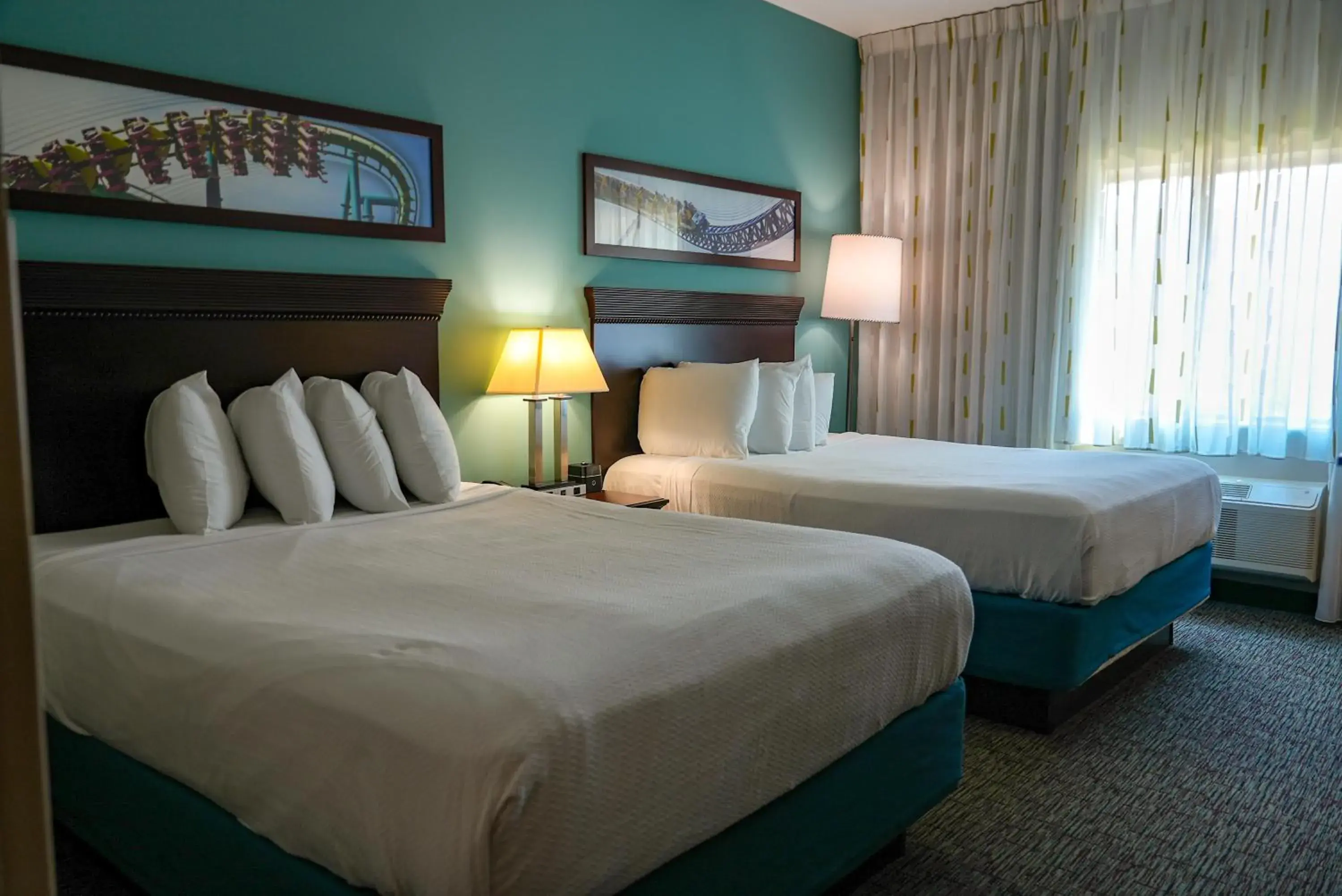 Bedroom, Bed in Cedar Point's Express Hotel Bedroom, Bed in Cedar Point's Express Hotel