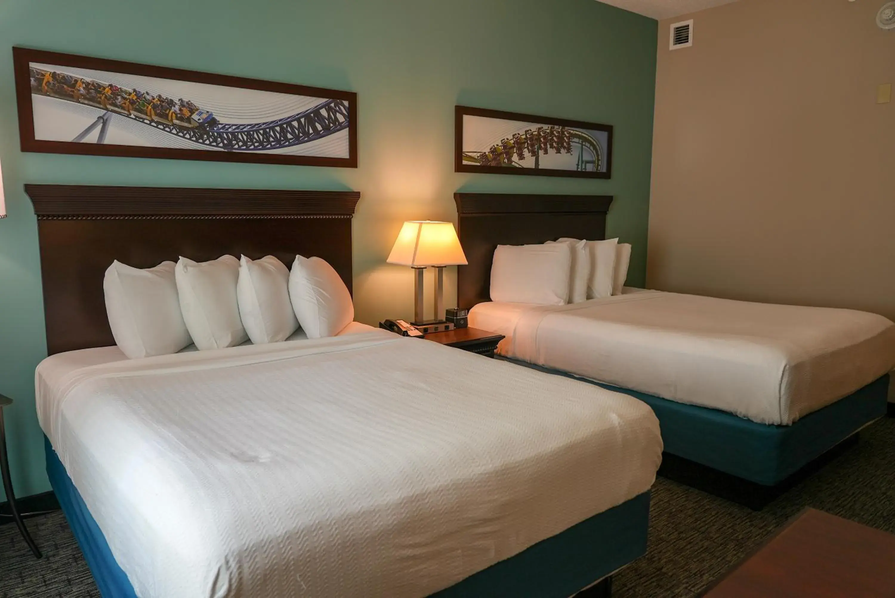 Bedroom, Bed in Cedar Point's Express Hotel Bedroom, Bed in Cedar Point's Express Hotel