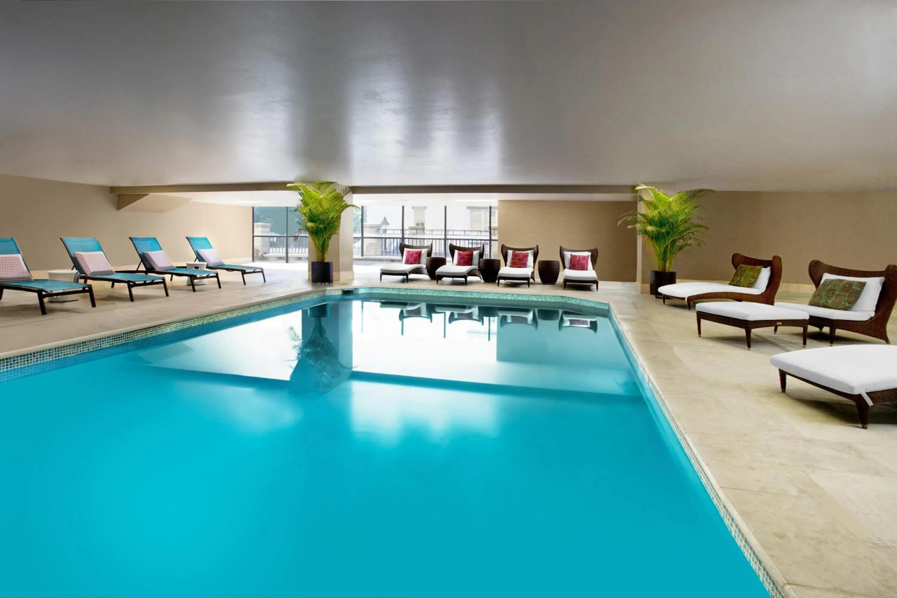 Swimming pool in Hyatt Regency Savannah