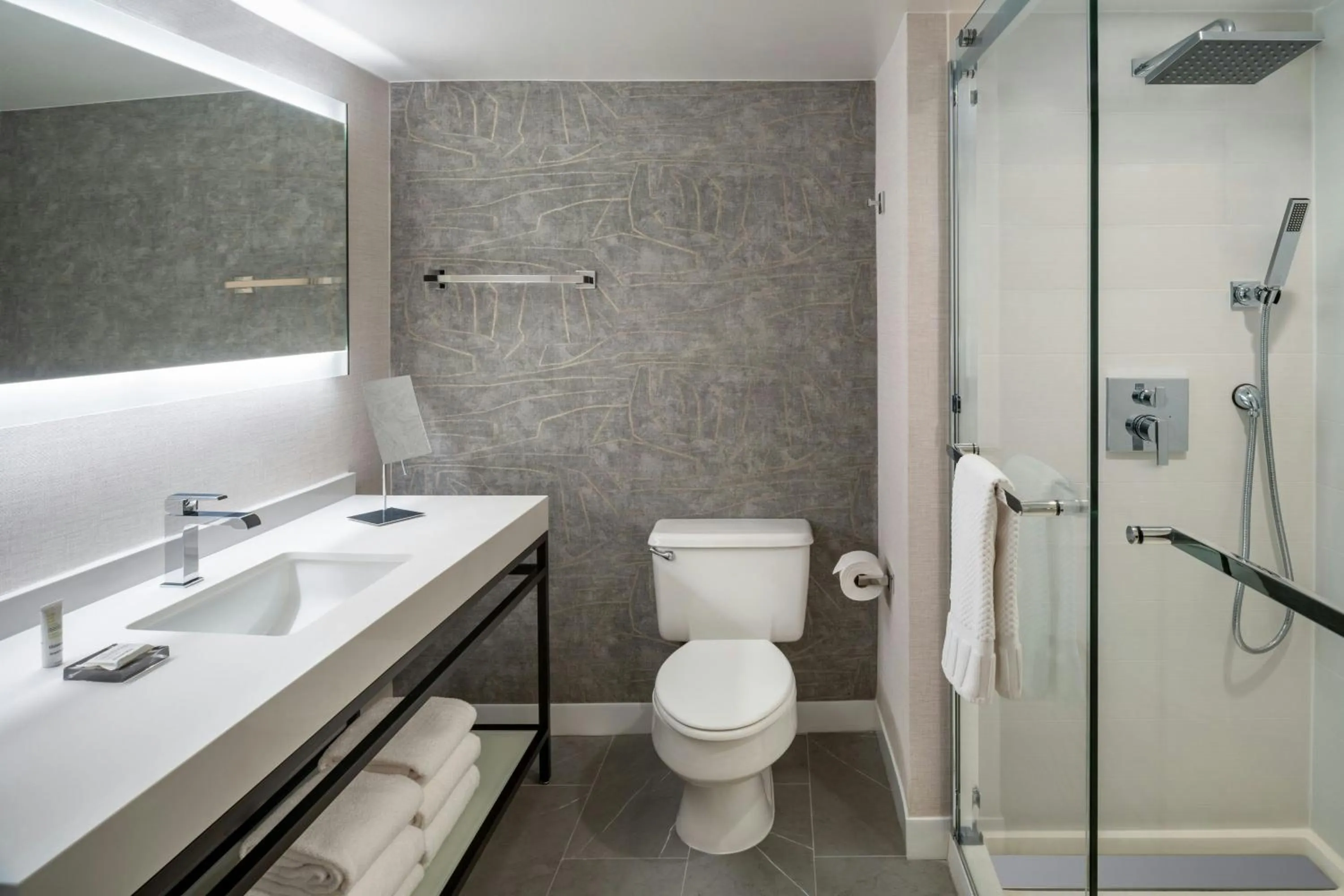 Bathroom in Marriott Jacksonville Downtown