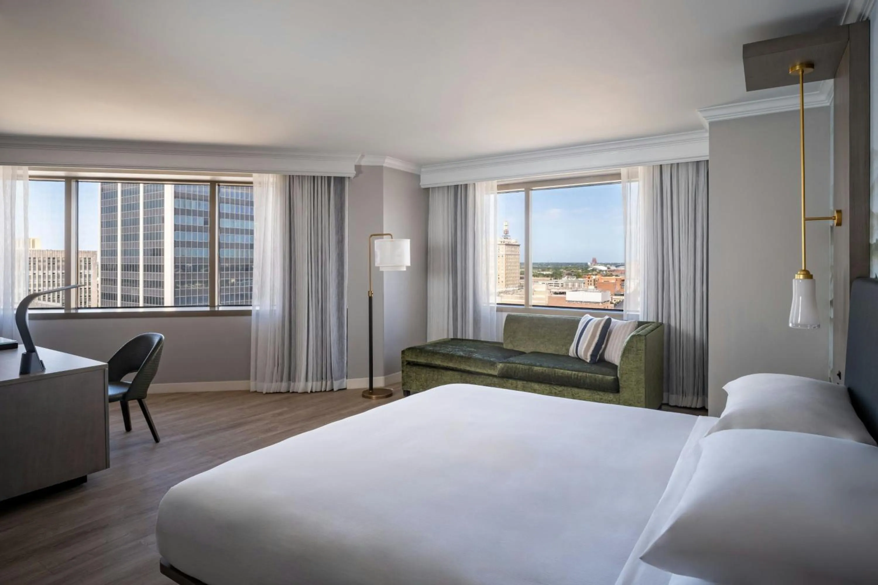 Photo of the whole room, Bed in Marriott Jacksonville Downtown