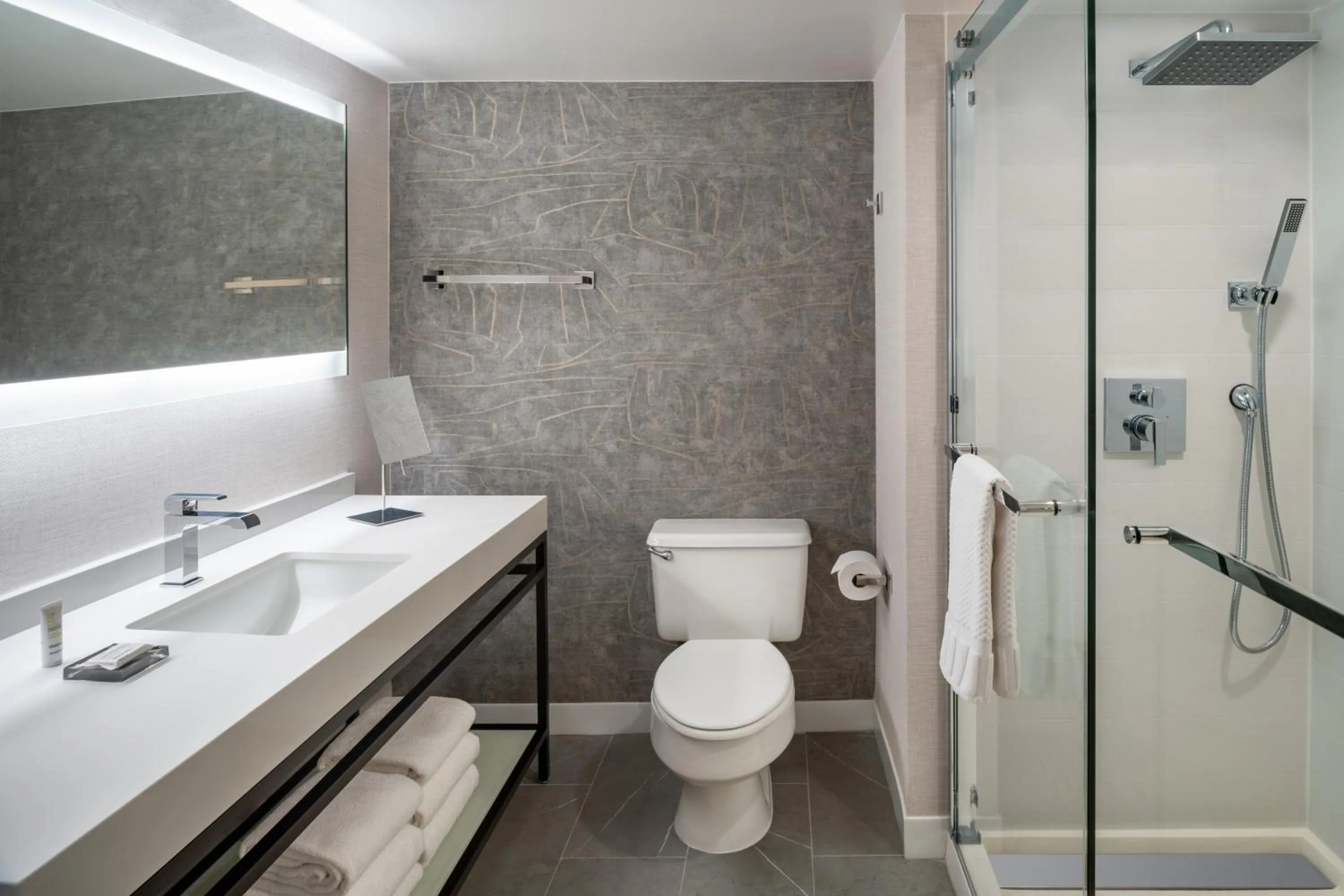 Shower in Marriott Jacksonville Downtown