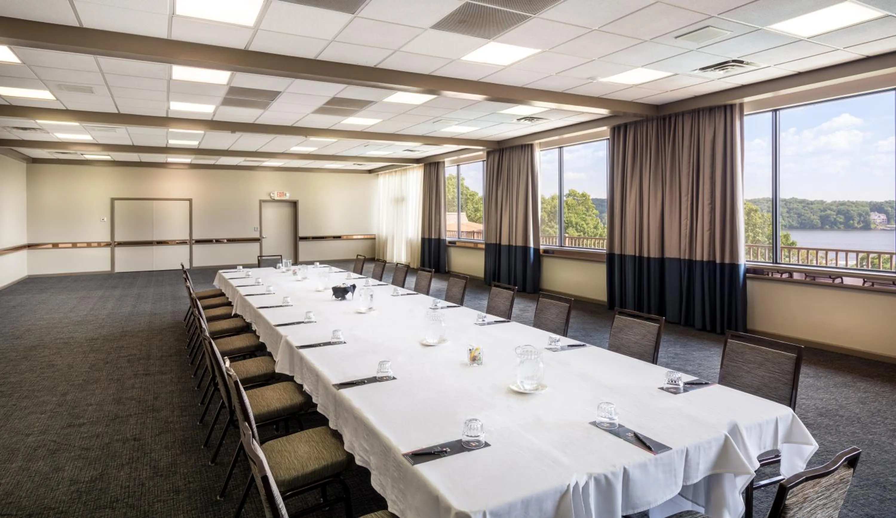 Business facilities in Lodge of Four Seasons Golf Resort, Marina & Spa