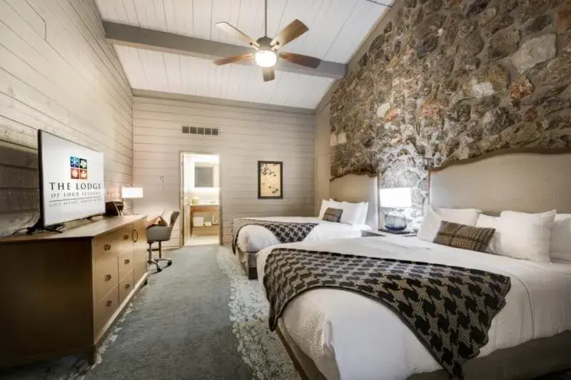 Bed in Lodge of Four Seasons Golf Resort, Marina & Spa Bed in Lodge of Four Seasons Golf Resort, Marina & Spa