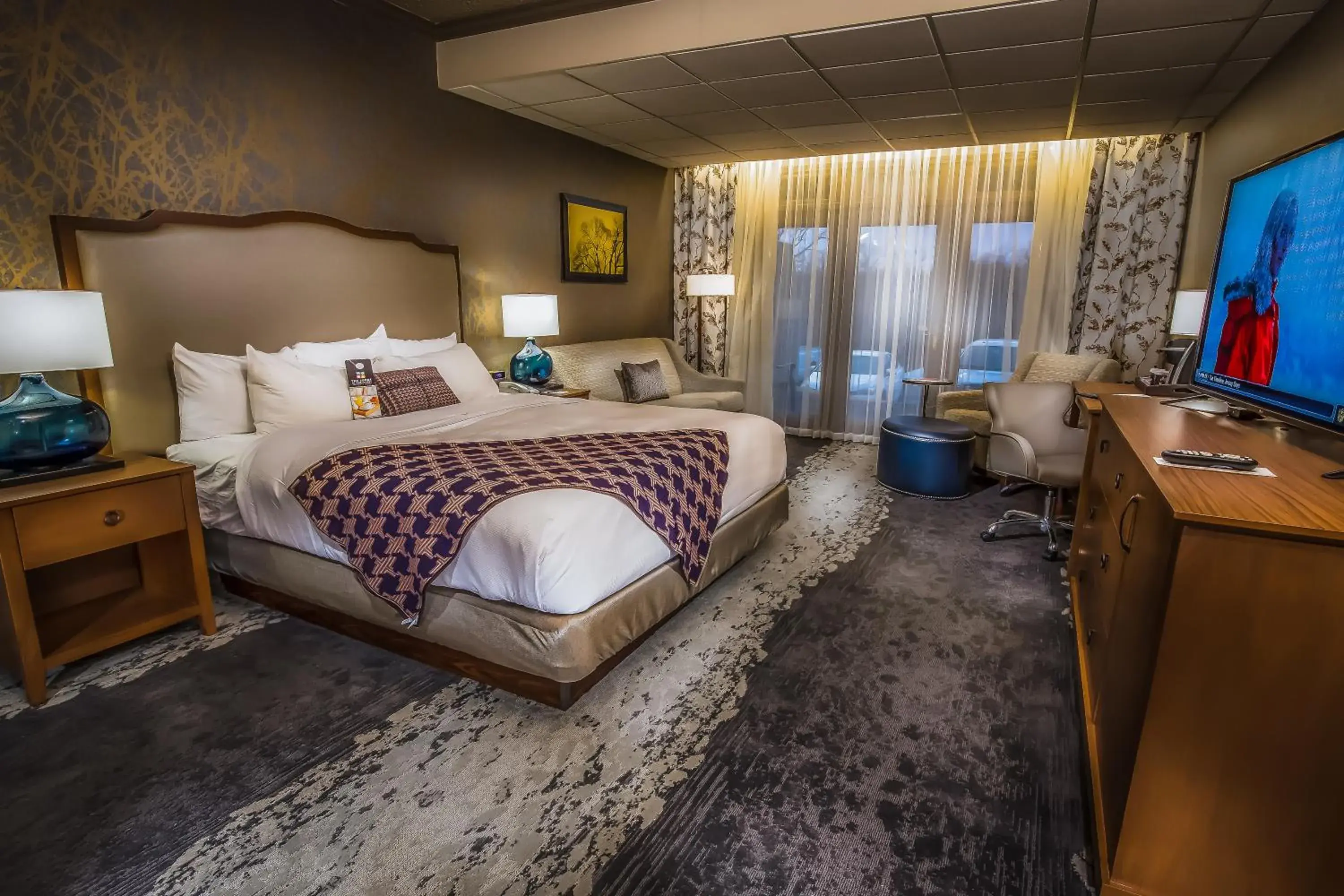 Deluxe King Room in Lodge of Four Seasons Golf Resort, Marina & Spa Deluxe King Room in Lodge of Four Seasons Golf Resort, Marina & Spa