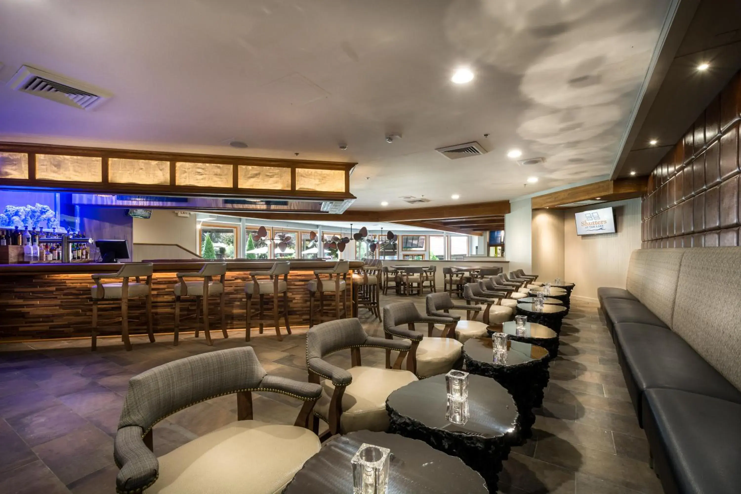 Lounge or bar in Lodge of Four Seasons Golf Resort, Marina & Spa Lounge or bar in Lodge of Four Seasons Golf Resort, Marina & Spa