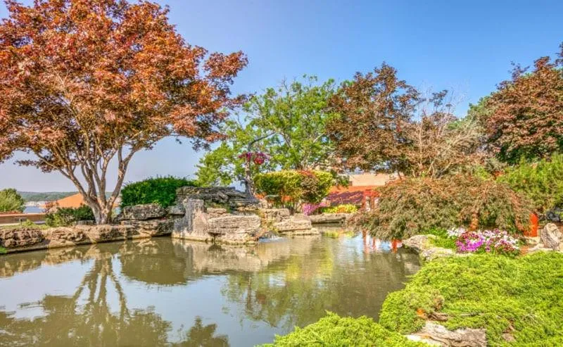 Lodge of Four Seasons Golf Resort, Marina & Spa