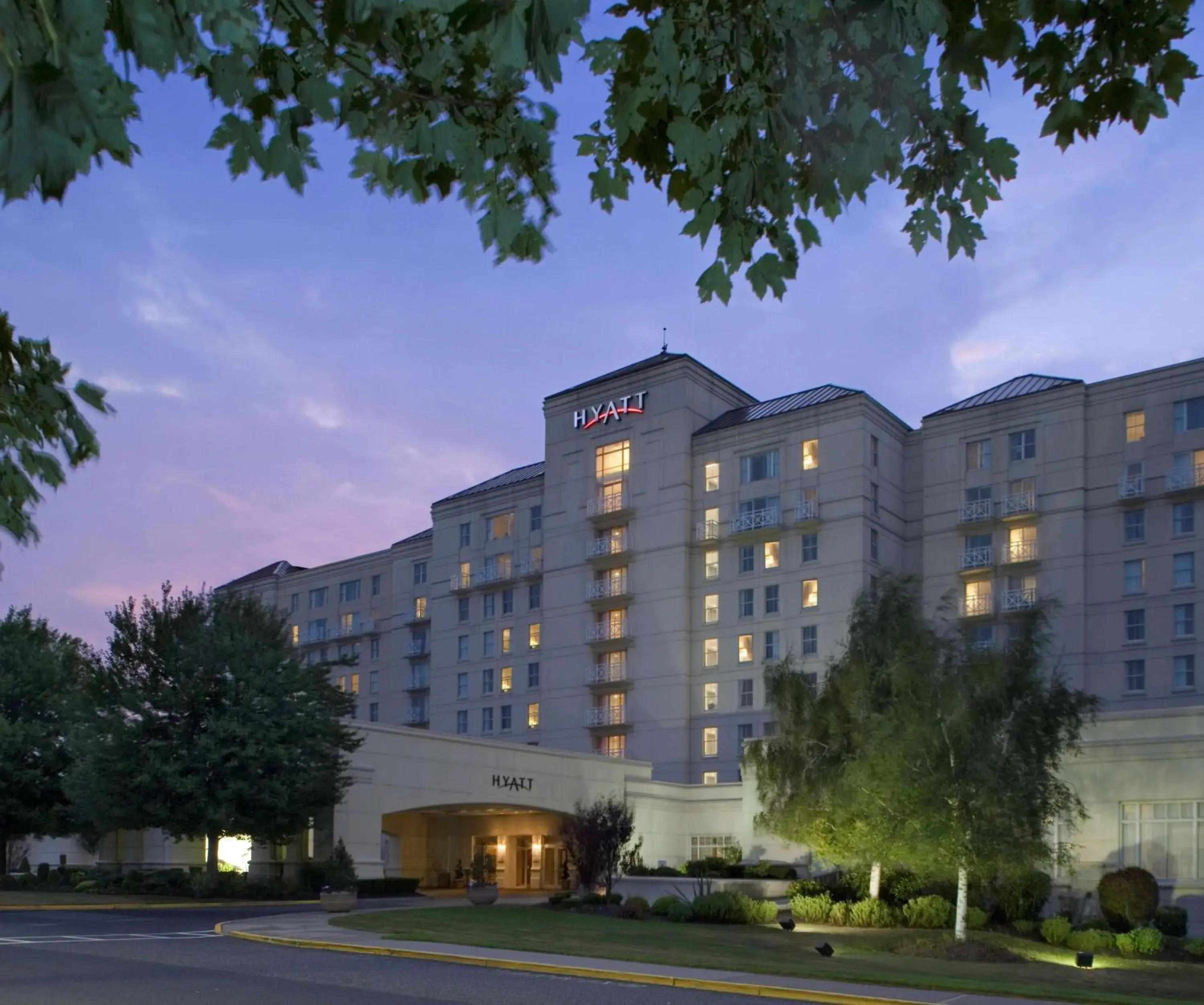 Property building in Hyatt Regency Long Island Property building in Hyatt Regency Long Island