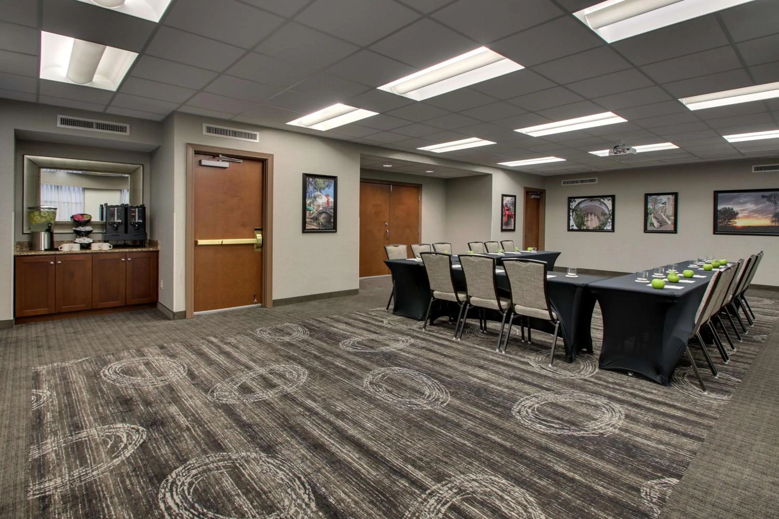 Meeting/conference room in Drury Plaza Hotel San Antonio Riverwalk